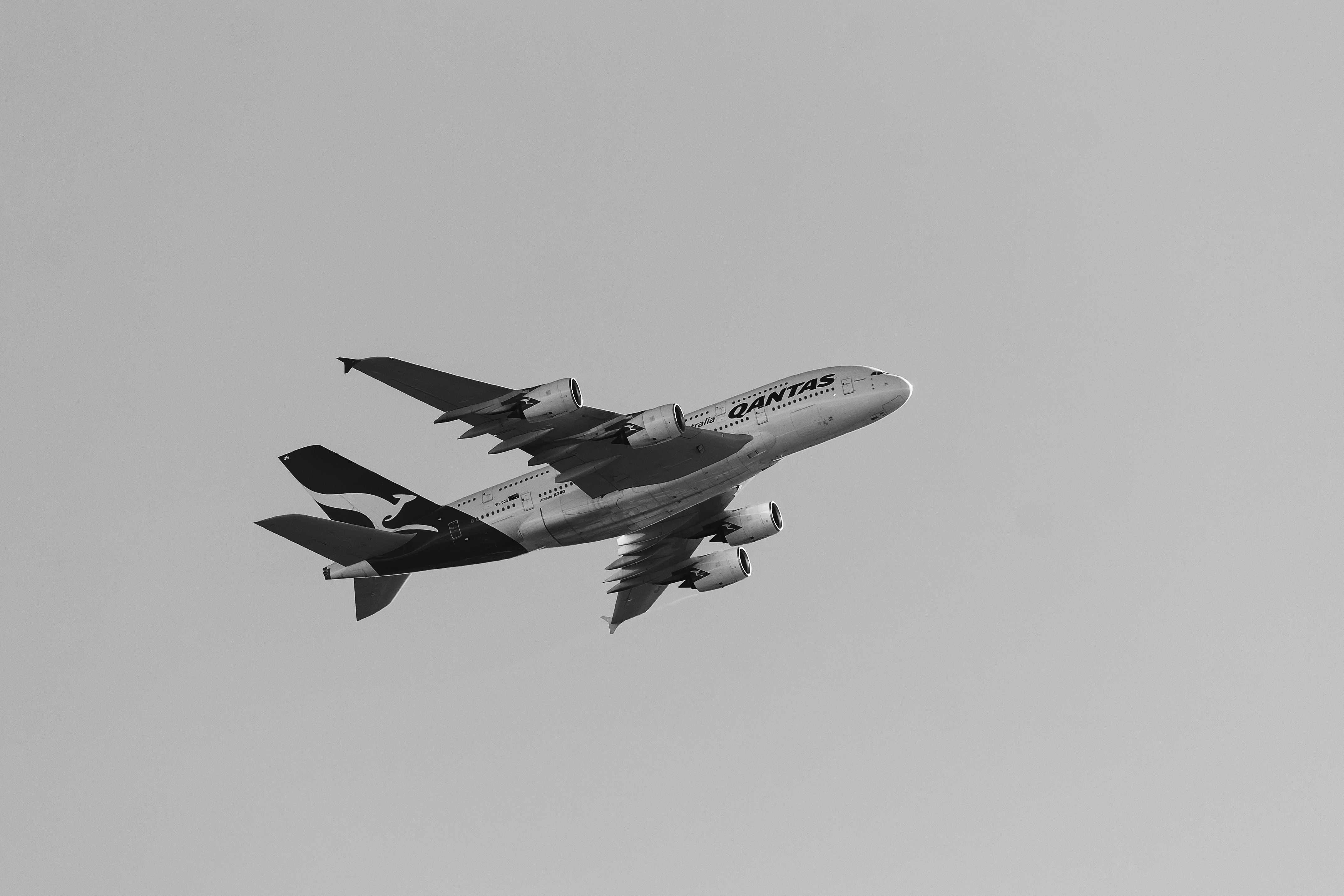 Airbus A380 чёрно белое изображение