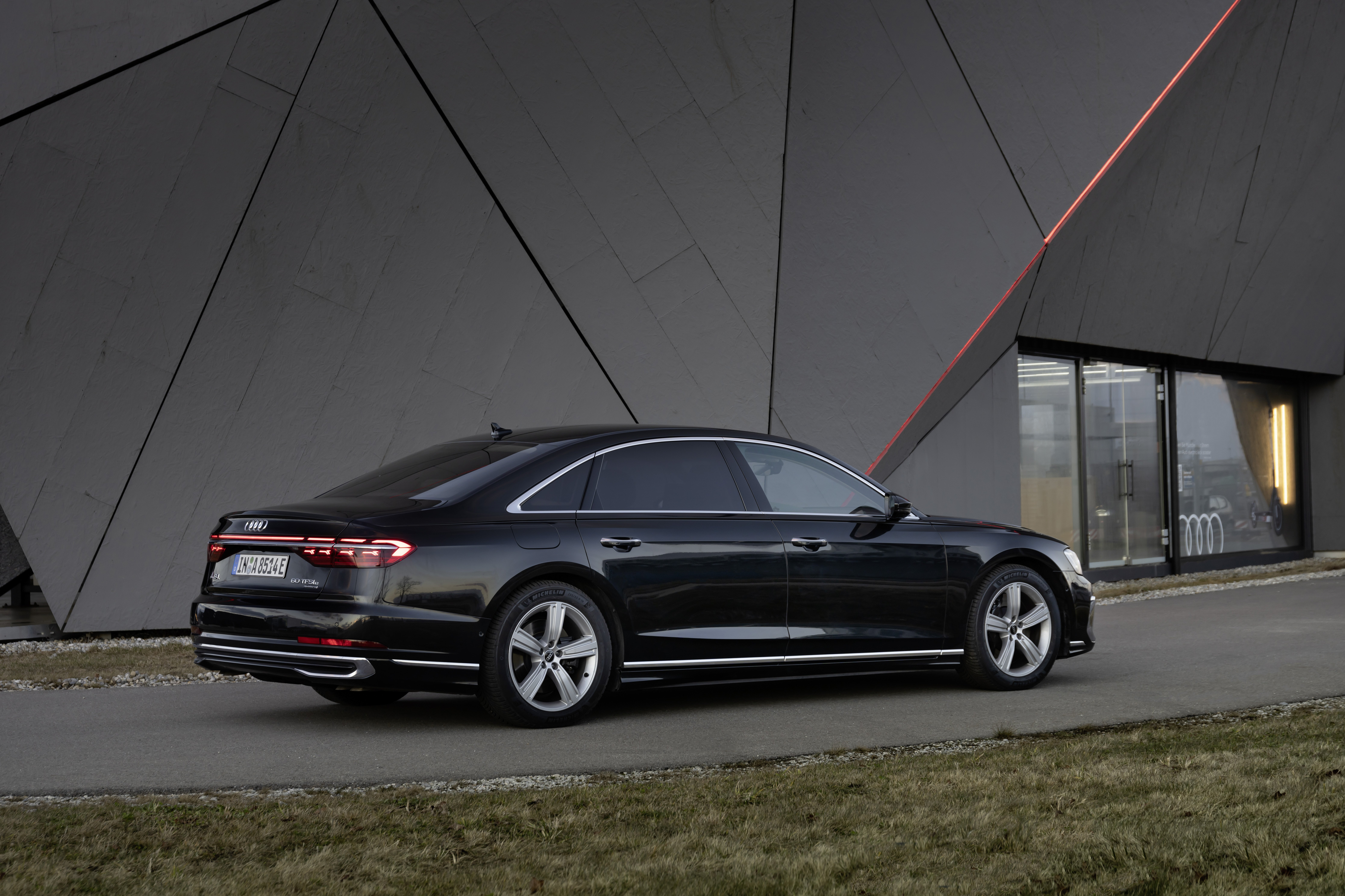 Audi A8 L 60 TFSI E Quattro S Line 2