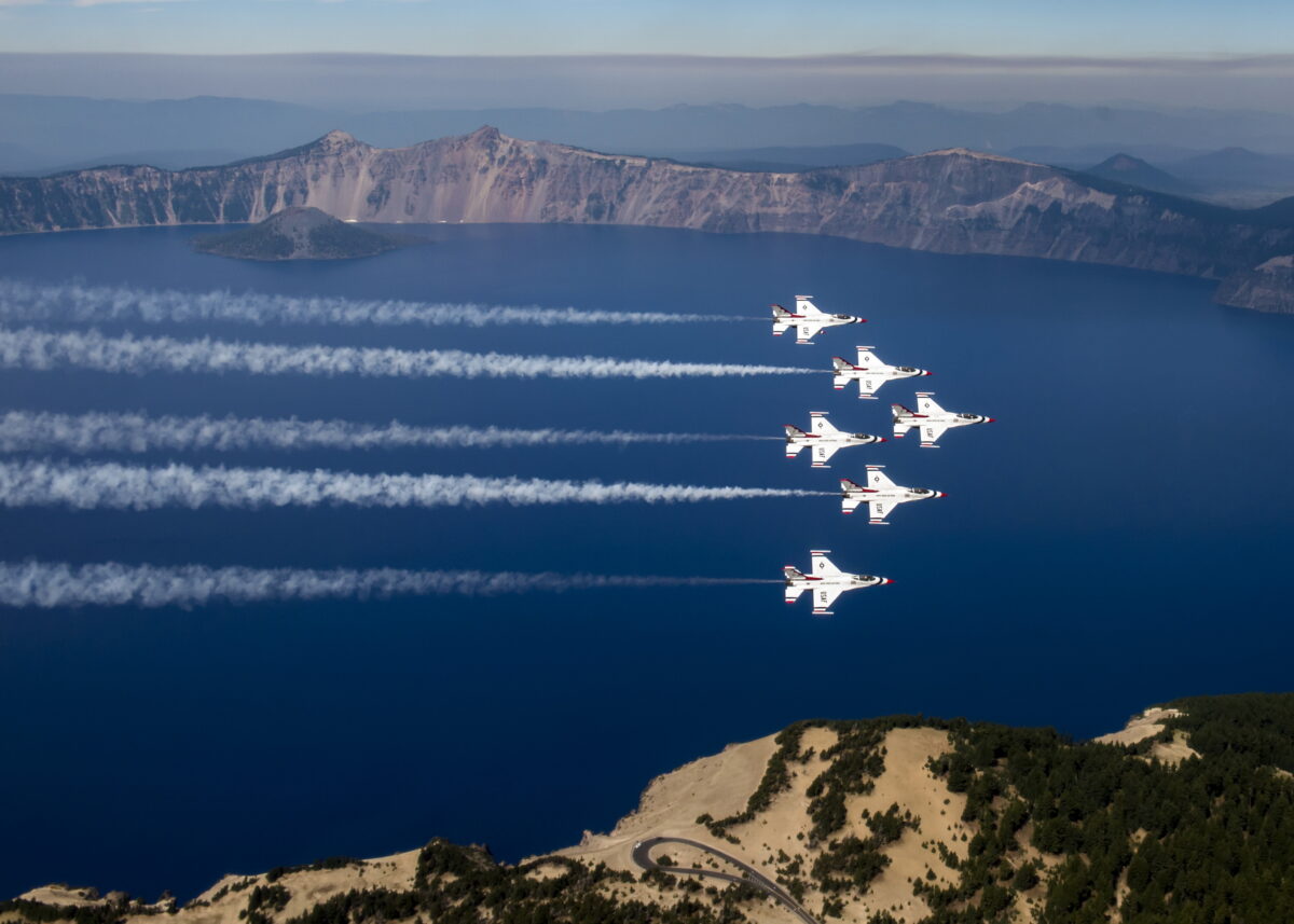 Авиашоу Thunderbirds