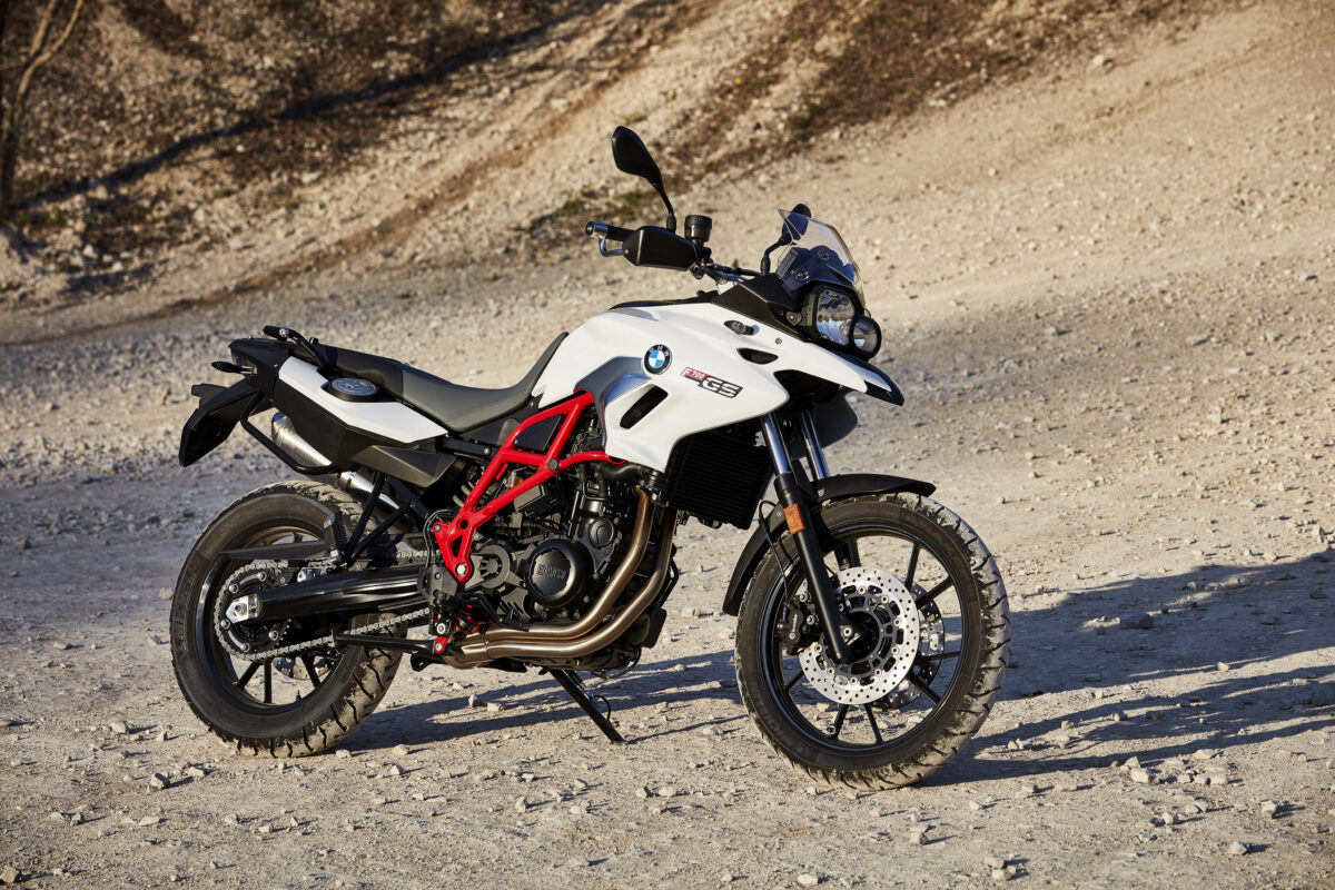 BMW F 700 GS Rallye на дороге мотоцикл