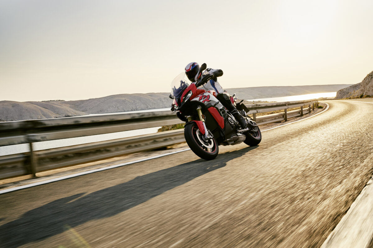 BMW S1000 XR на гонках мотоцикл