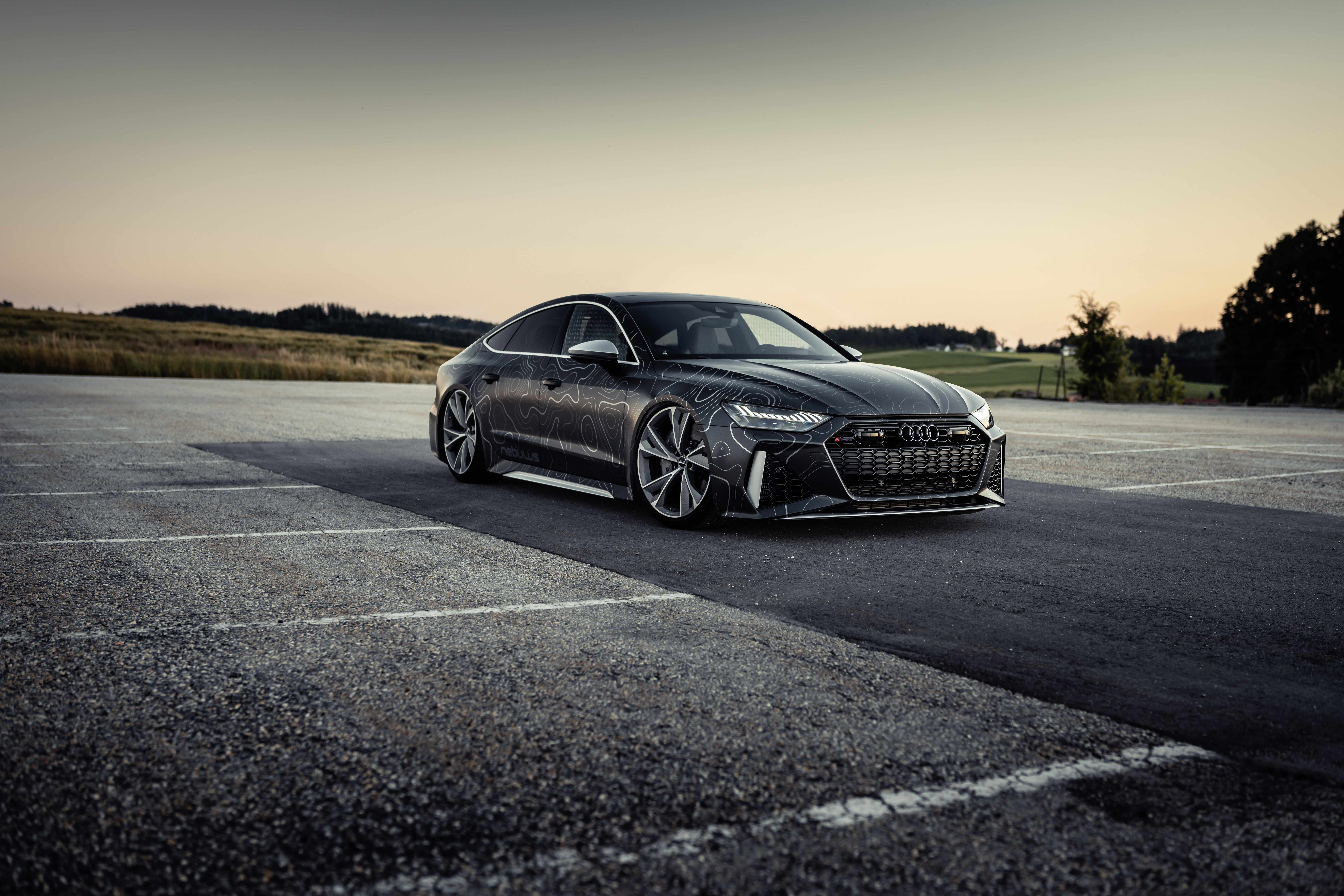 Чёрный Audi RS7 2