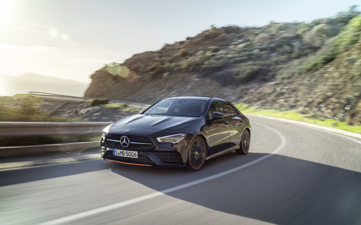 Чёрный Mercedes Benz CLA Class