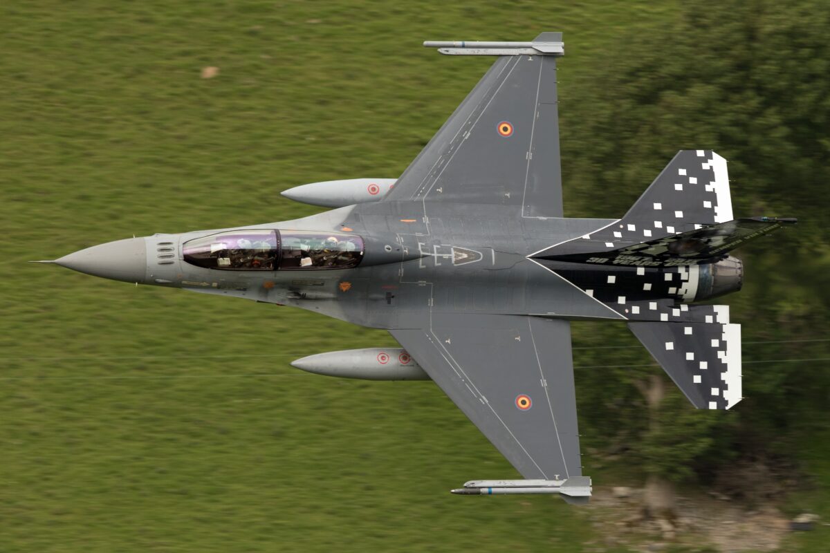 F 16 Fighting Falcon истребитель