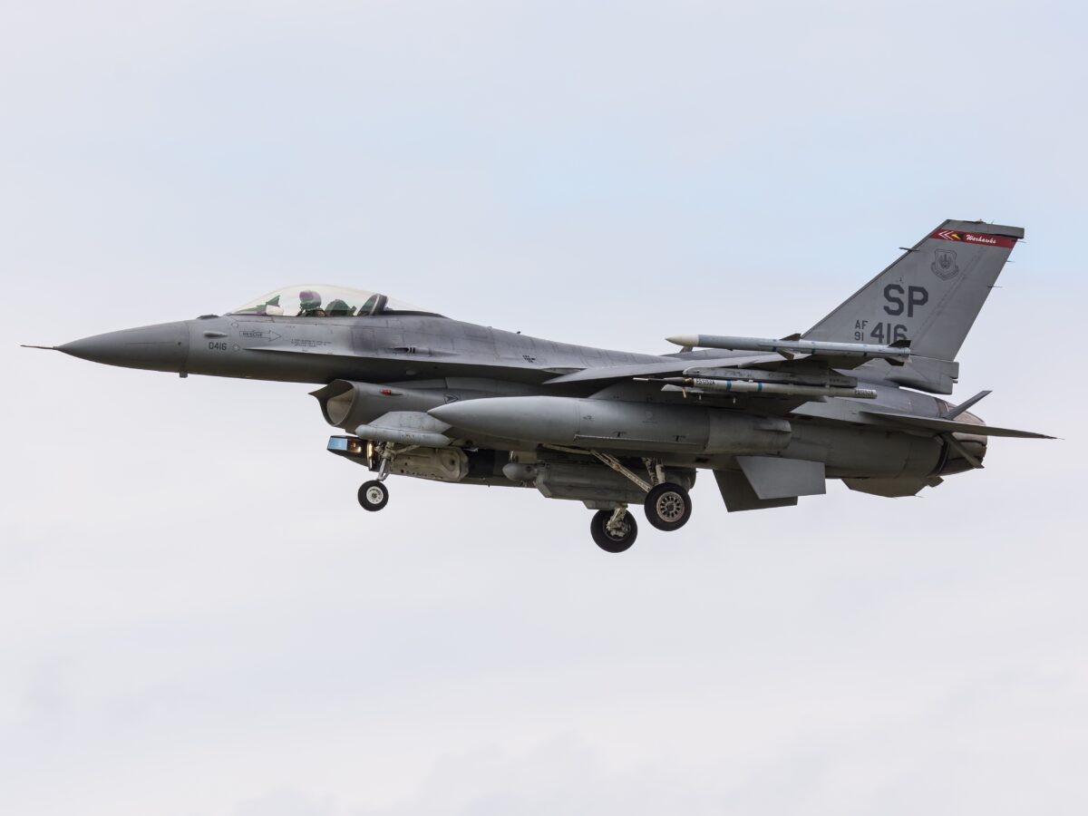 F 16 Fighting Falcon истребитель 4