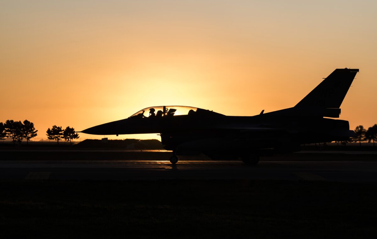 F 16 Fighting Falcon истребитель 5