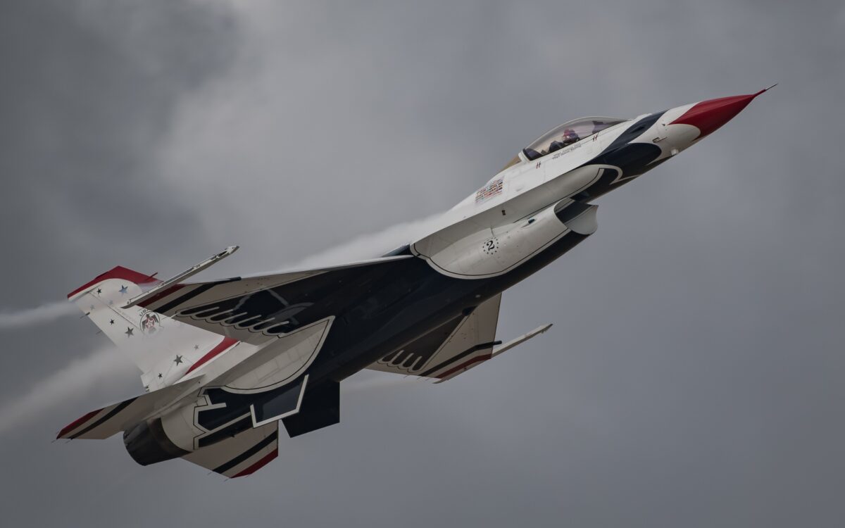 F 16 истребитель