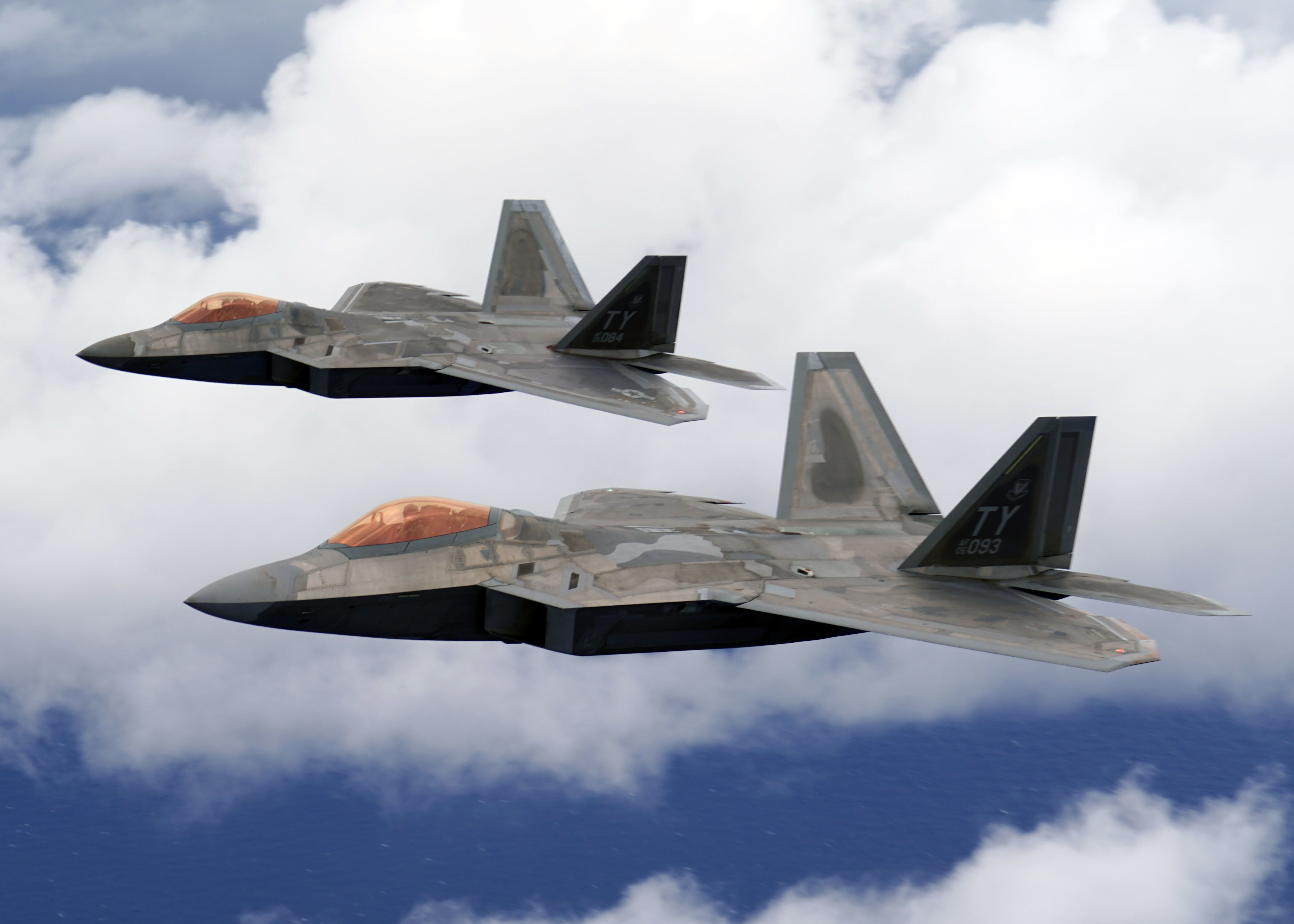 F 22 Raptor группа самолётов в полёте