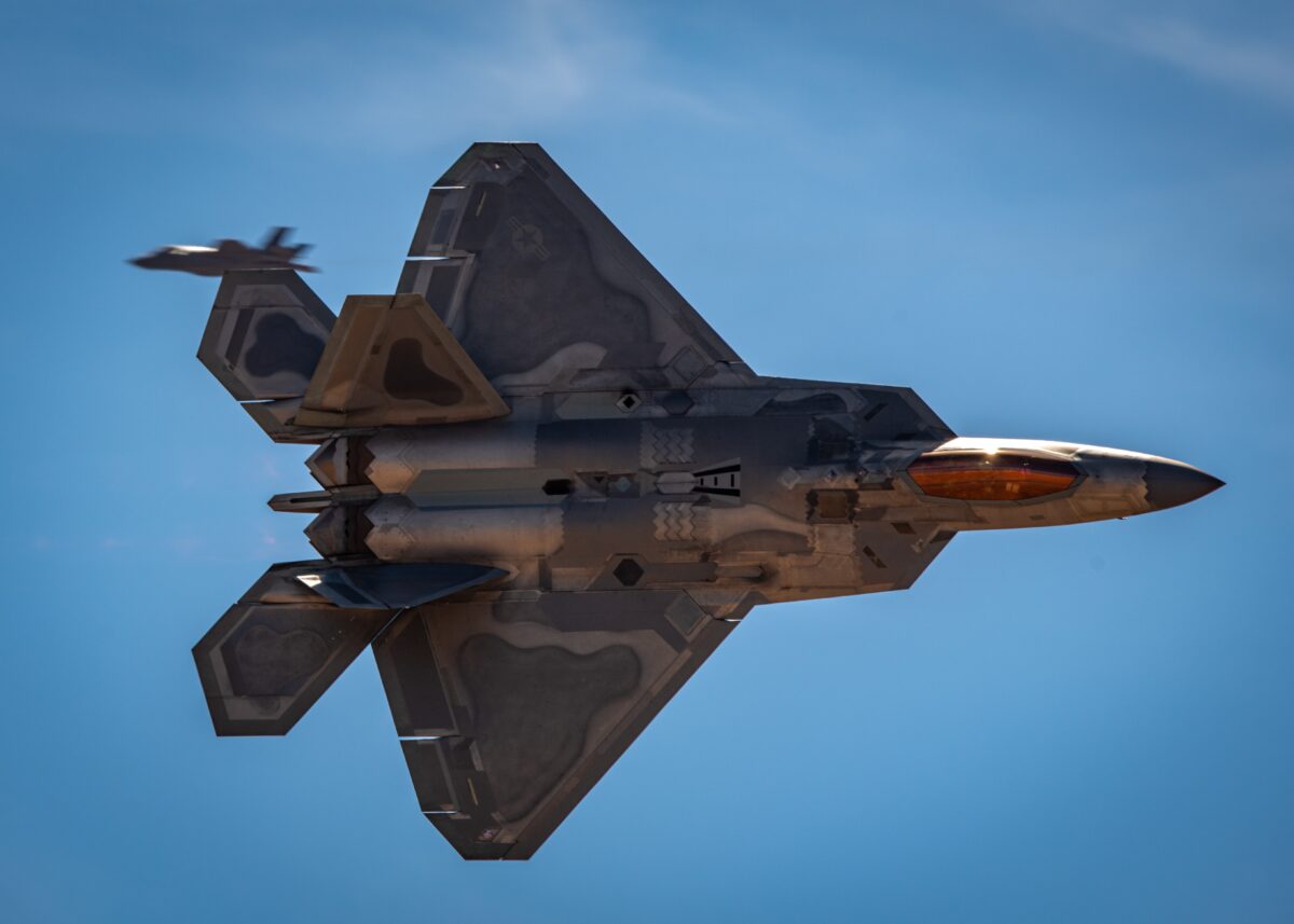 F 22 Raptor истребитель 2