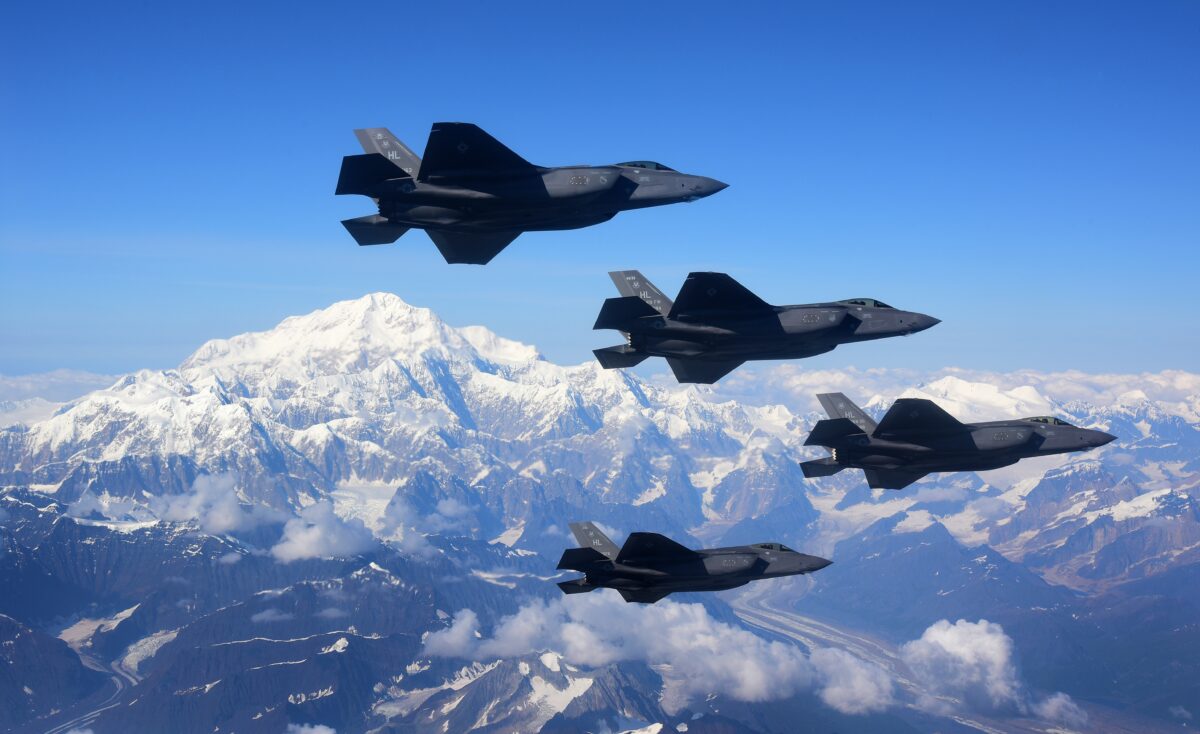 F 35 Lightning II в полёте