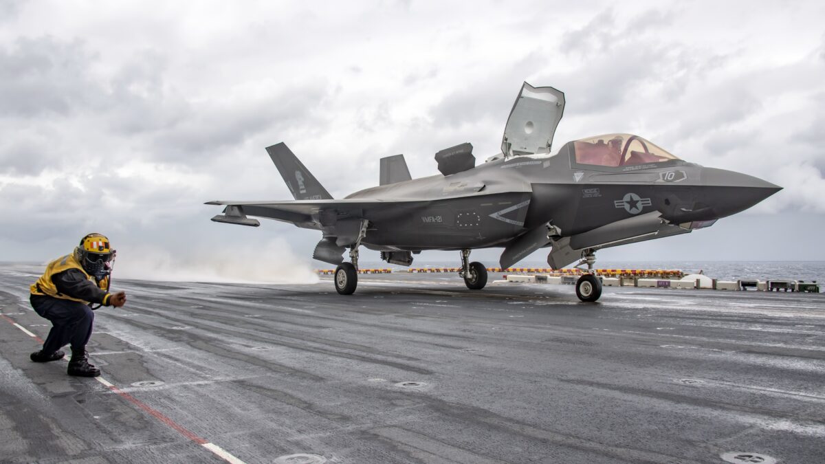 F 35 Lightning II в полёте истребитель 4