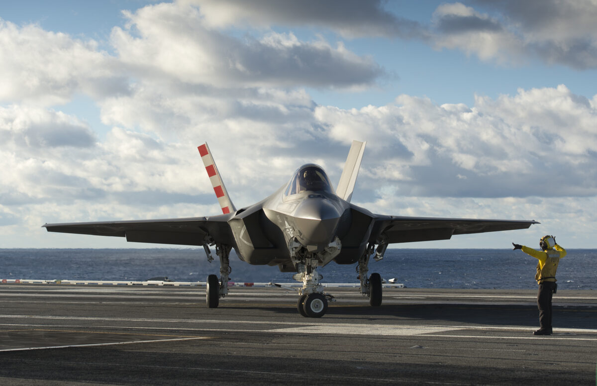 F 35 Lightning II в полёте истребитель 5