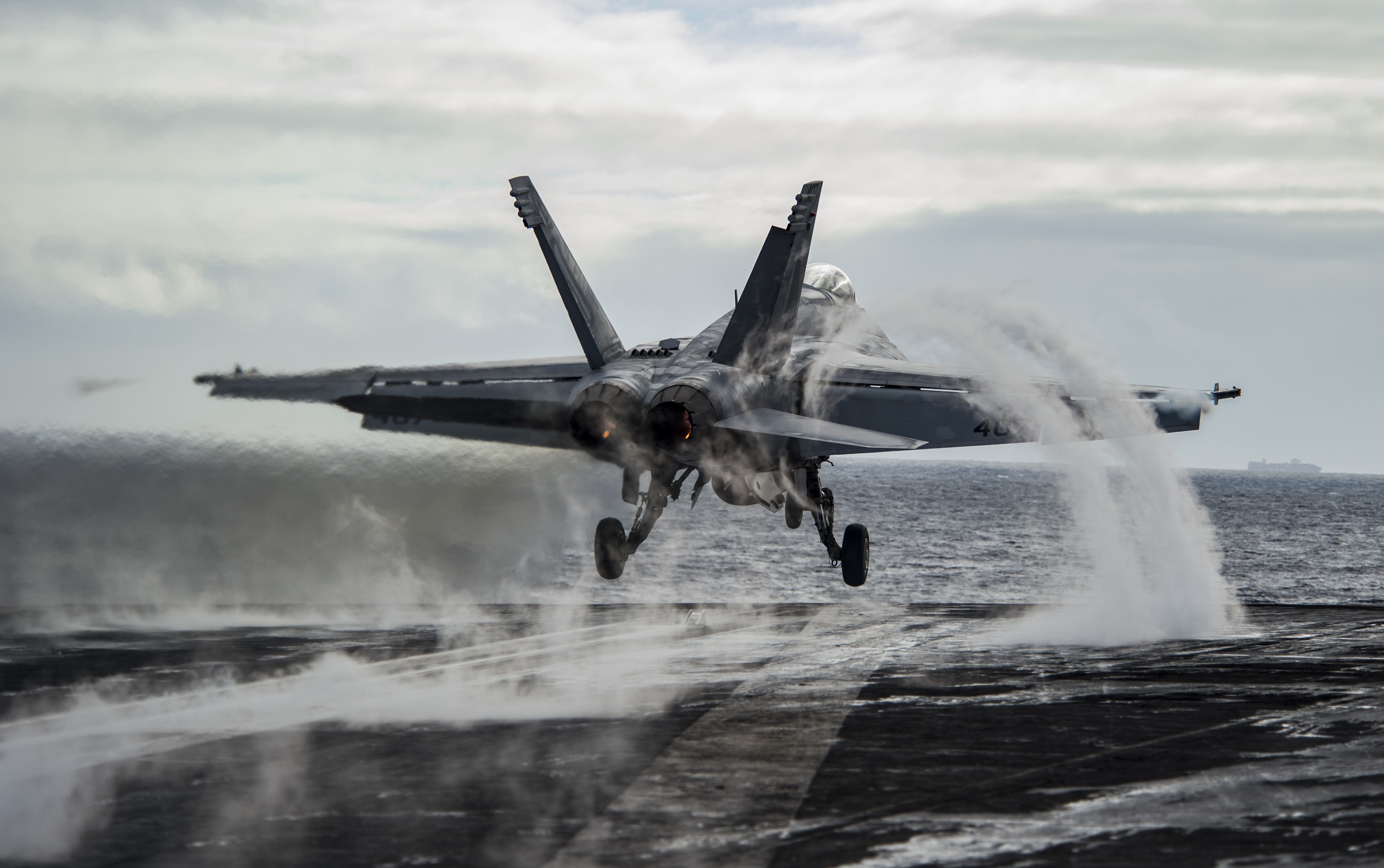 F A 18 Hornet истребитель