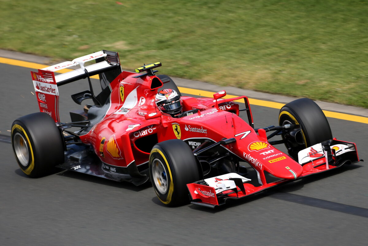 Ferrari SF15 T красный болид Формулы 1