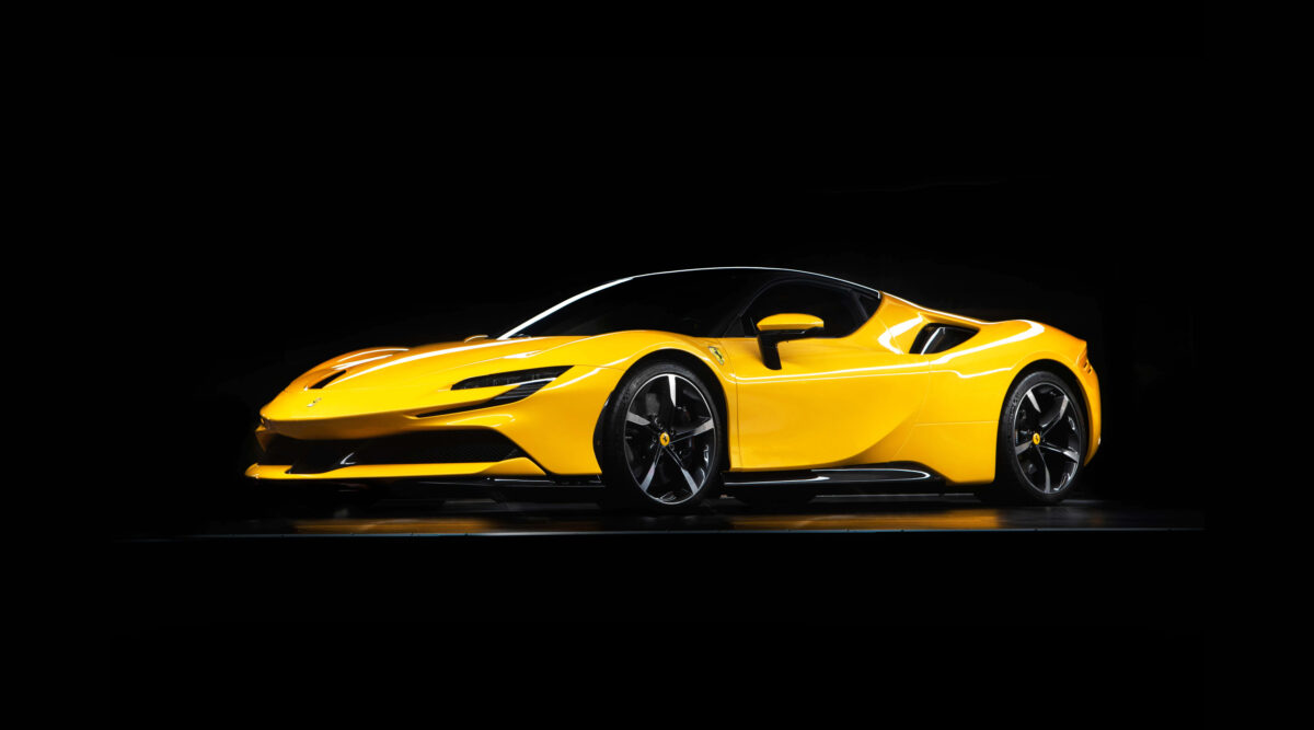 Ferrari SF90 Stradale AMOLED