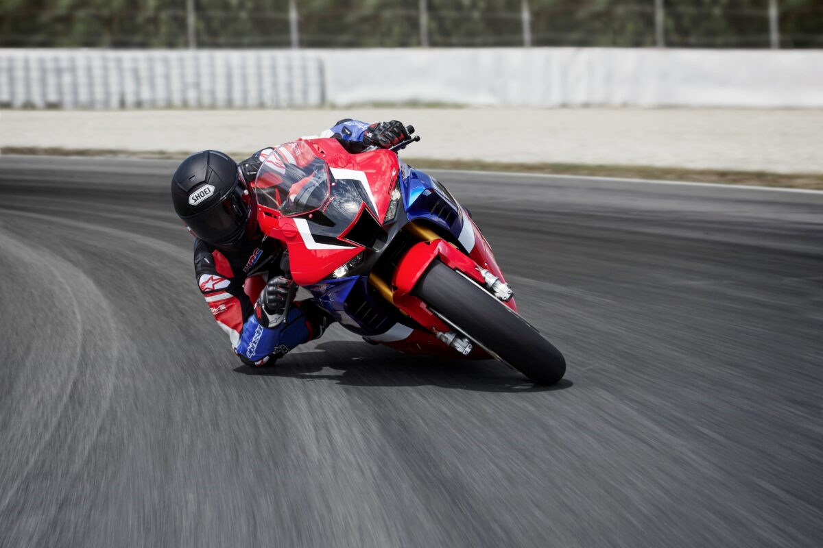 Honda CBR1000RR R Fireblade SP 2020 на кроссе мотоцикл