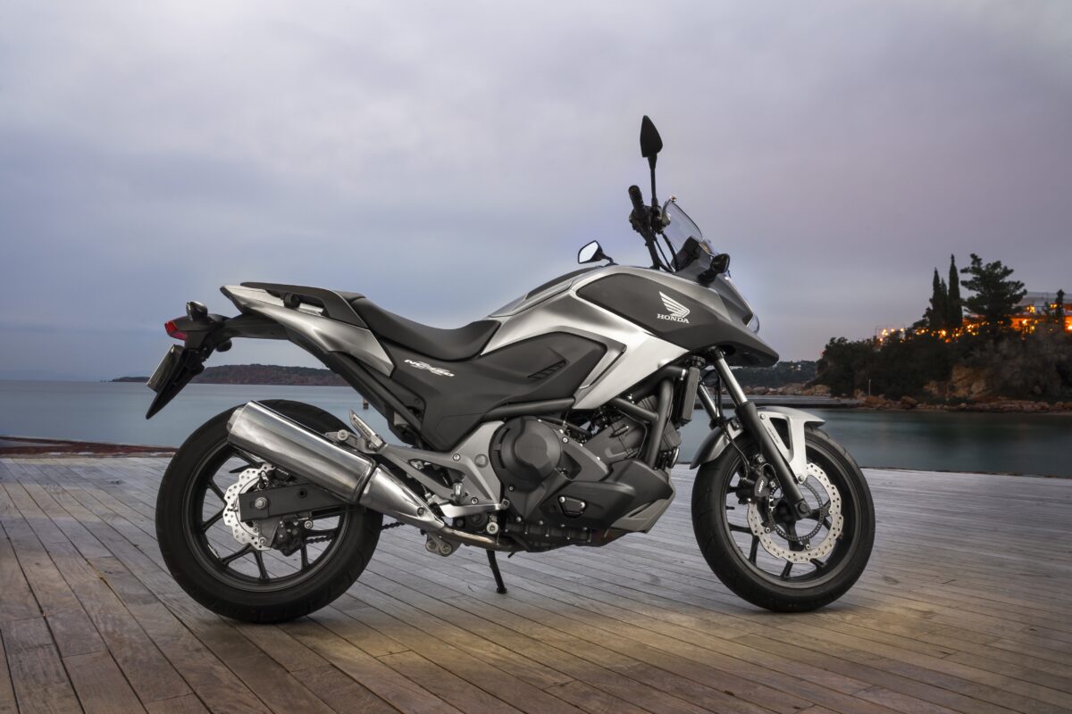 honda nc750x у воды мотоцикл