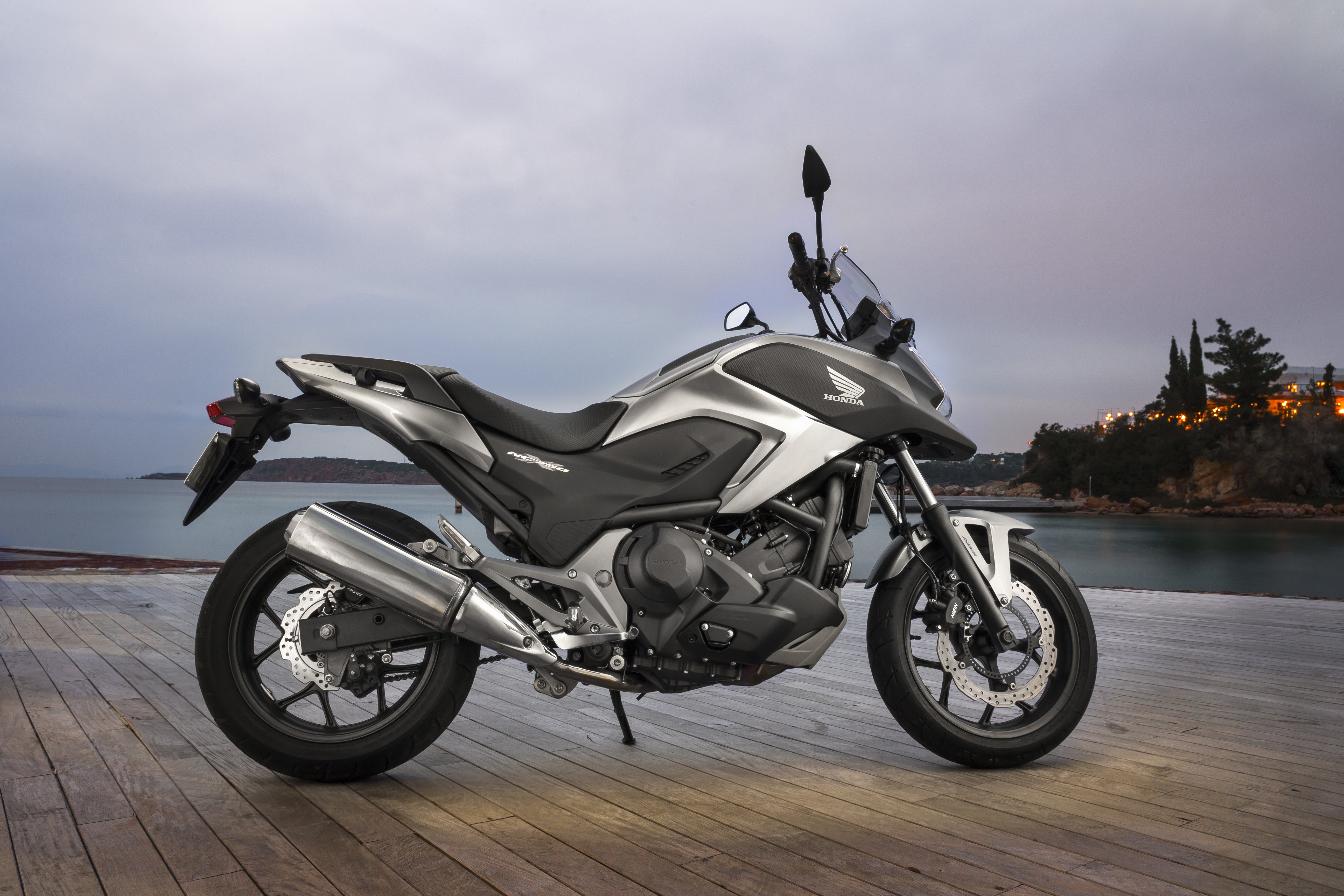 honda nc750x у воды мотоцикл