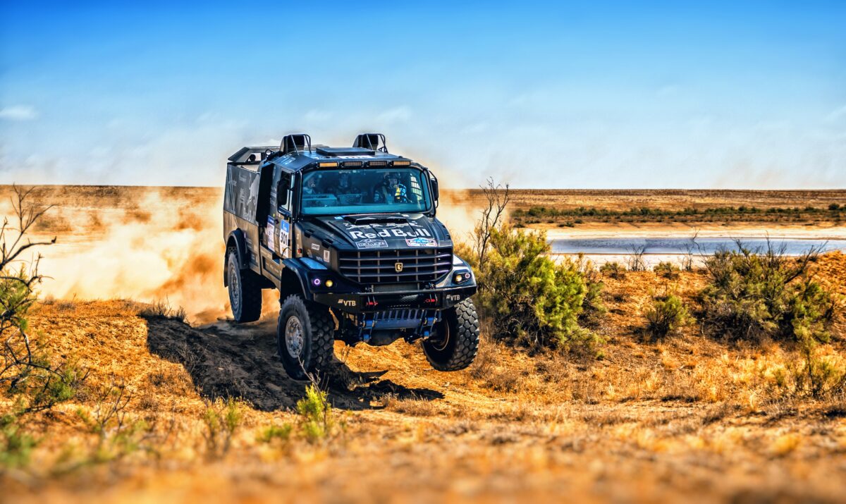 Kamaz Red Bull пустыня ралли