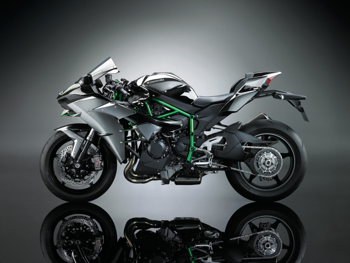 Kawasaki Ninja H2 черный мотоцикл