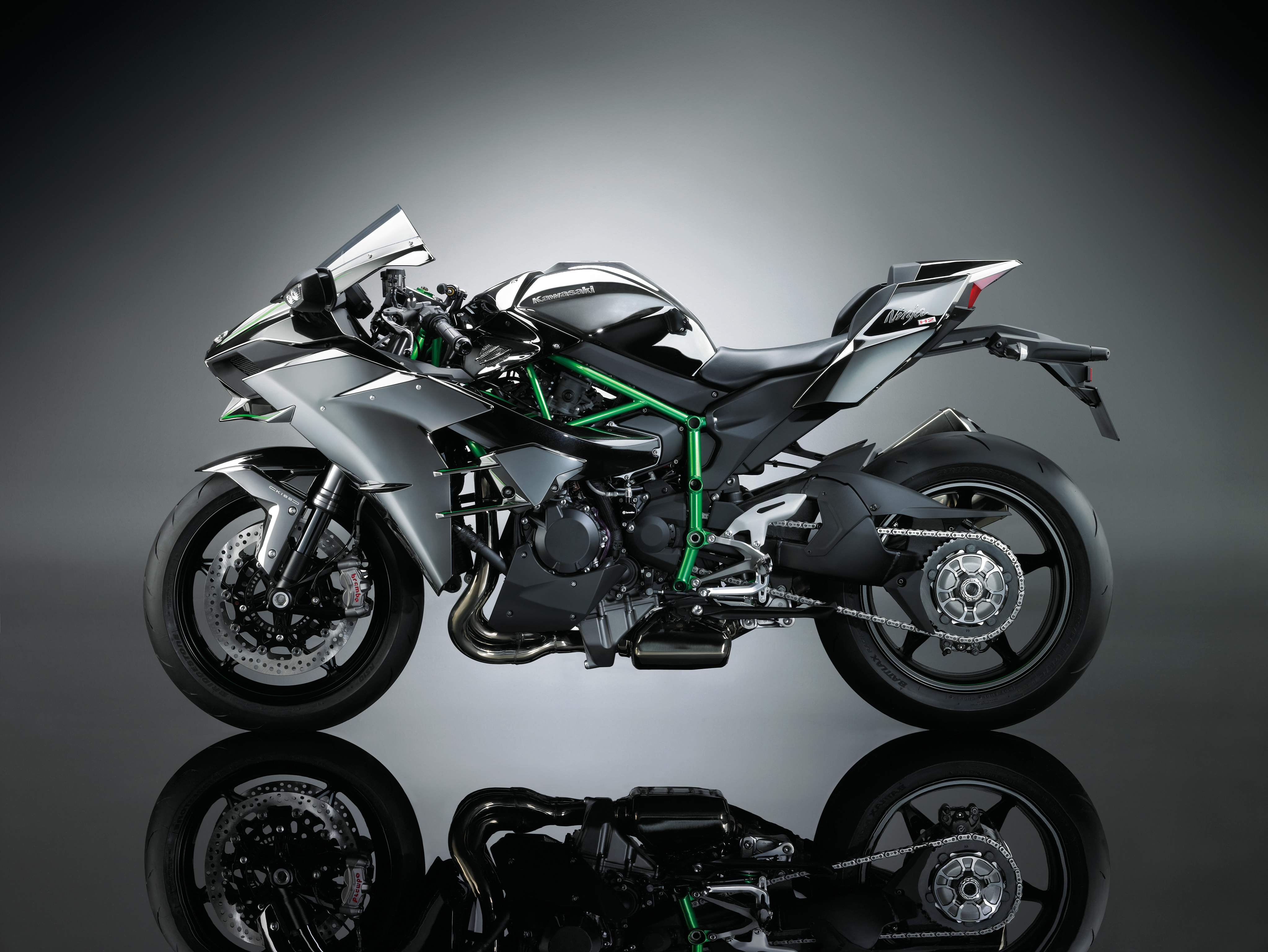 Kawasaki Ninja H2 черный мотоцикл