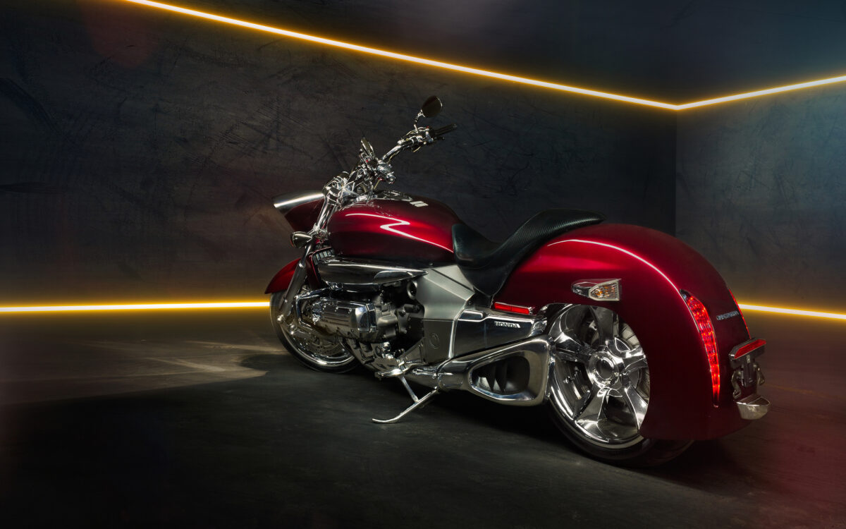 Крупный мотоцикл Honda Valkyrie Rune