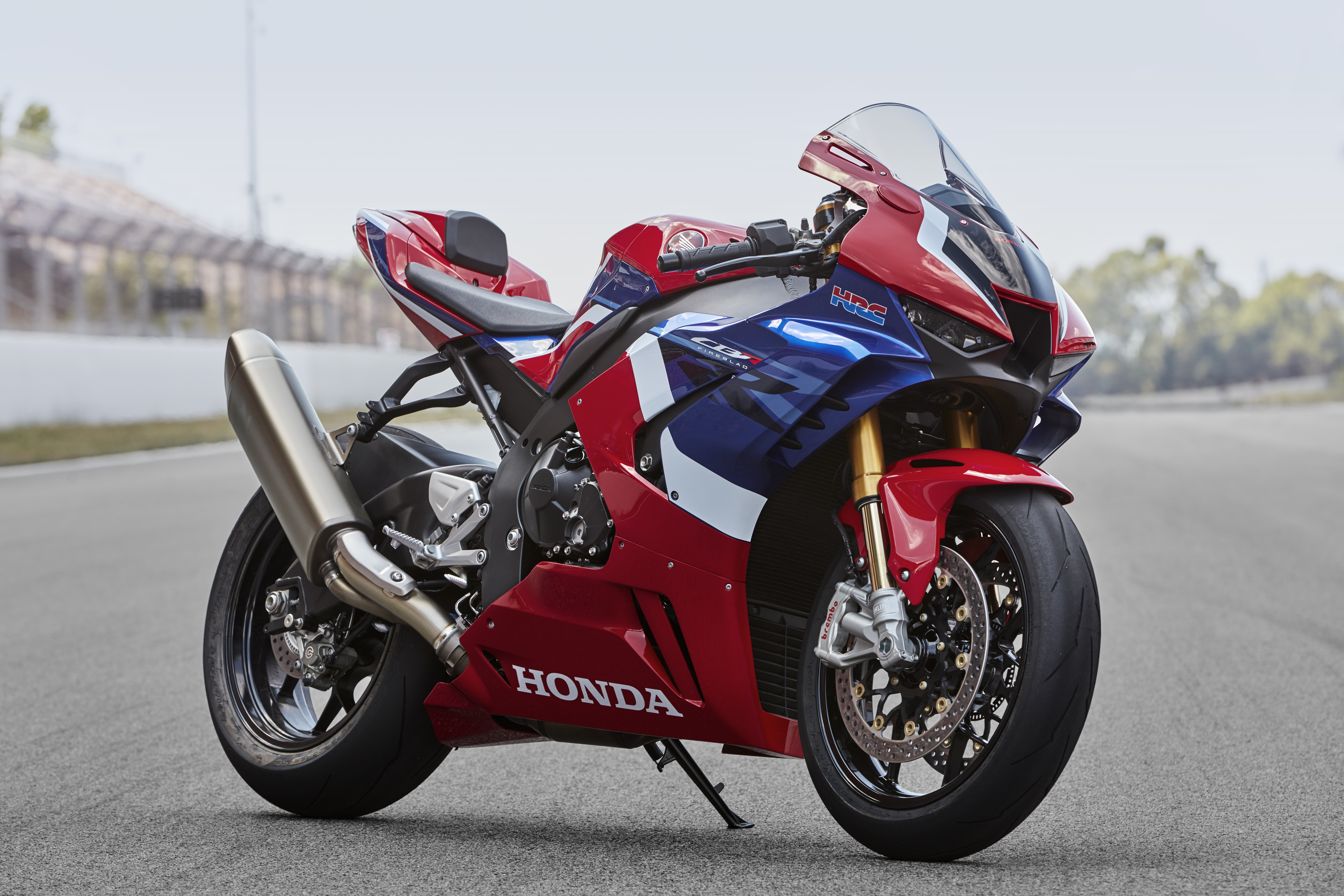 Крупный спортивный мотоцикл Honda CBR1000RR R Fireblade 2020 года