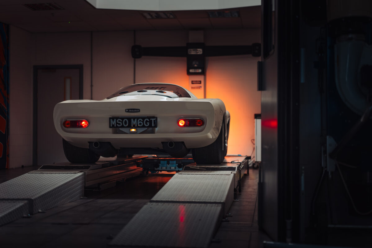 McLaren G6GT Garage