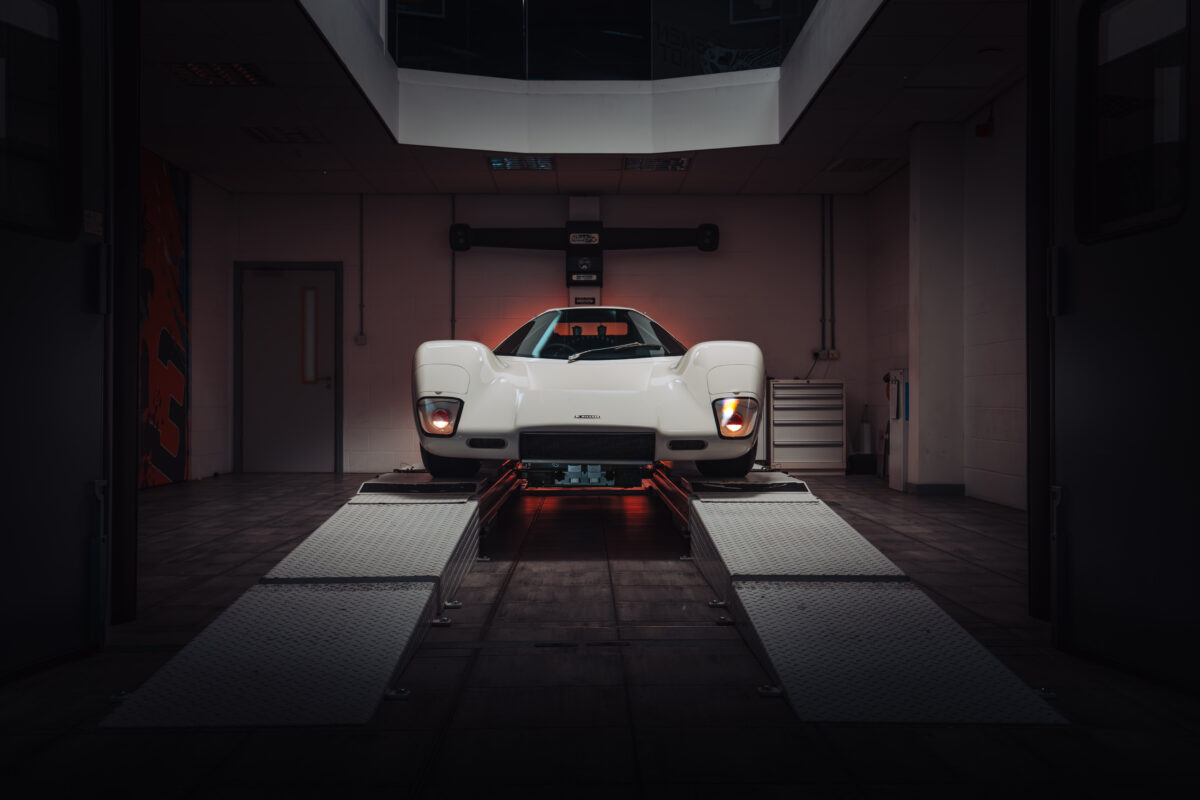 McLaren G6GT Garage 2