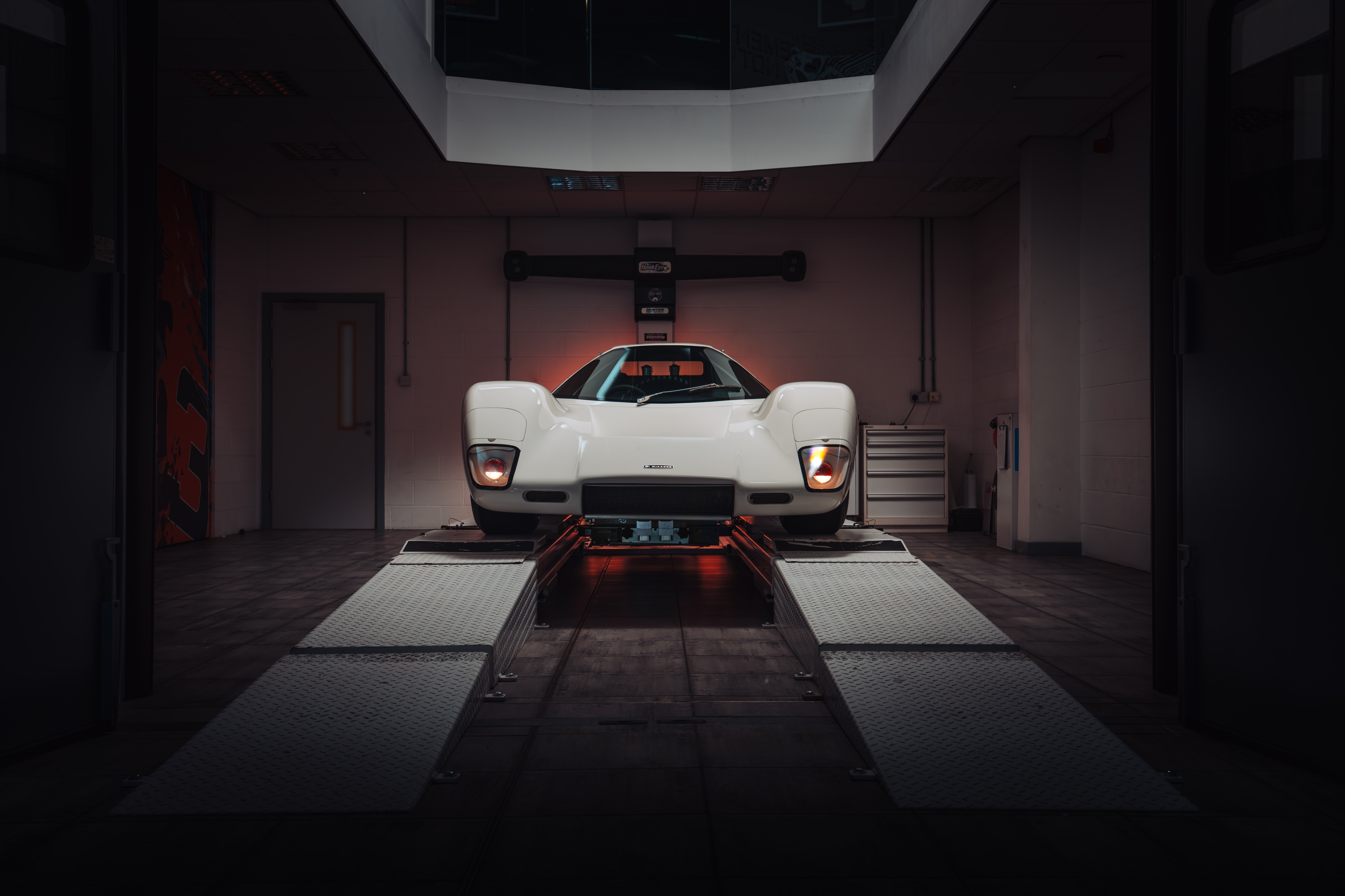 McLaren G6GT Garage 2