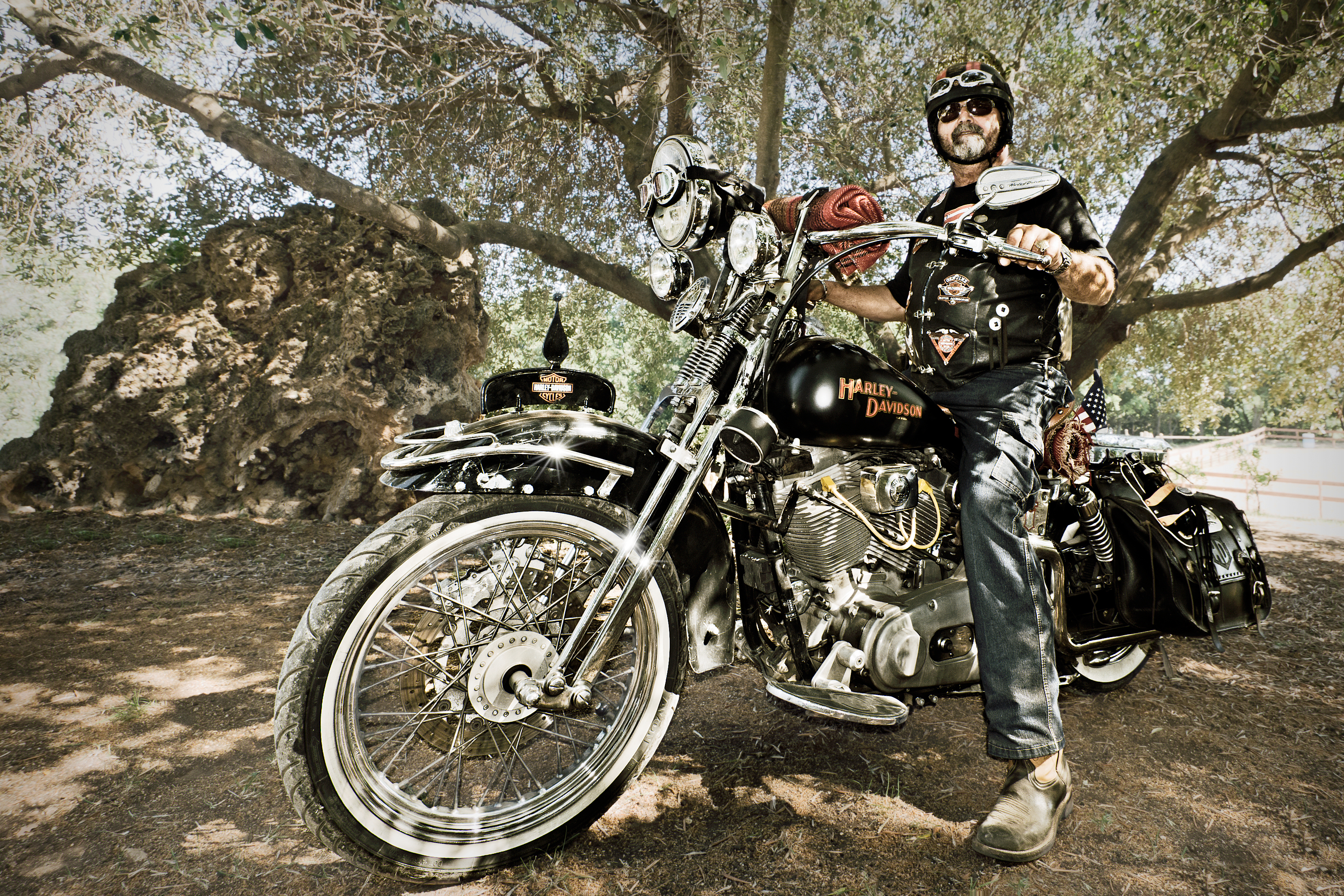 Мотоциклист на Harley Davidson