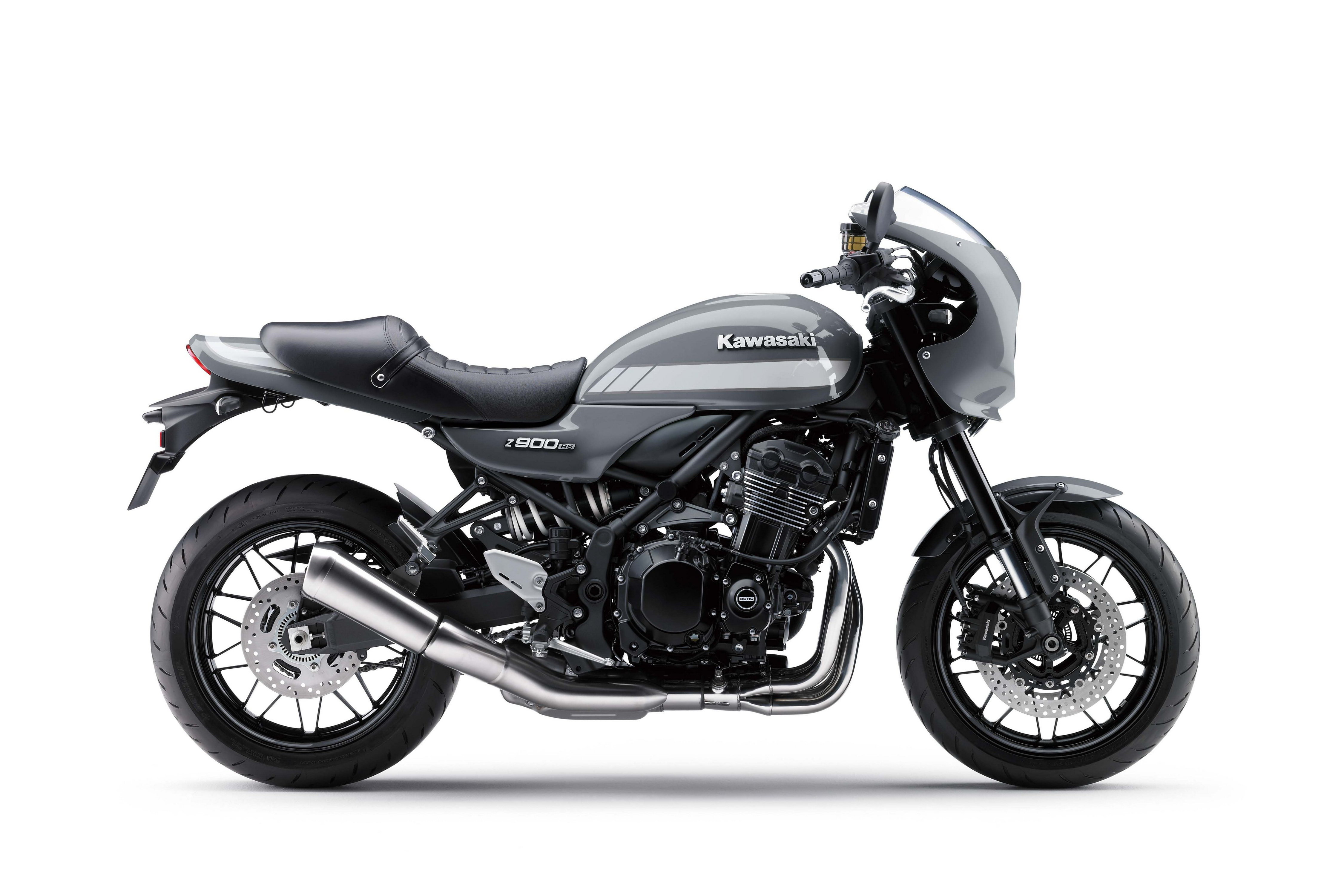 На белом фоне черный мотоцикл Kawasaki Z900RS Cafe