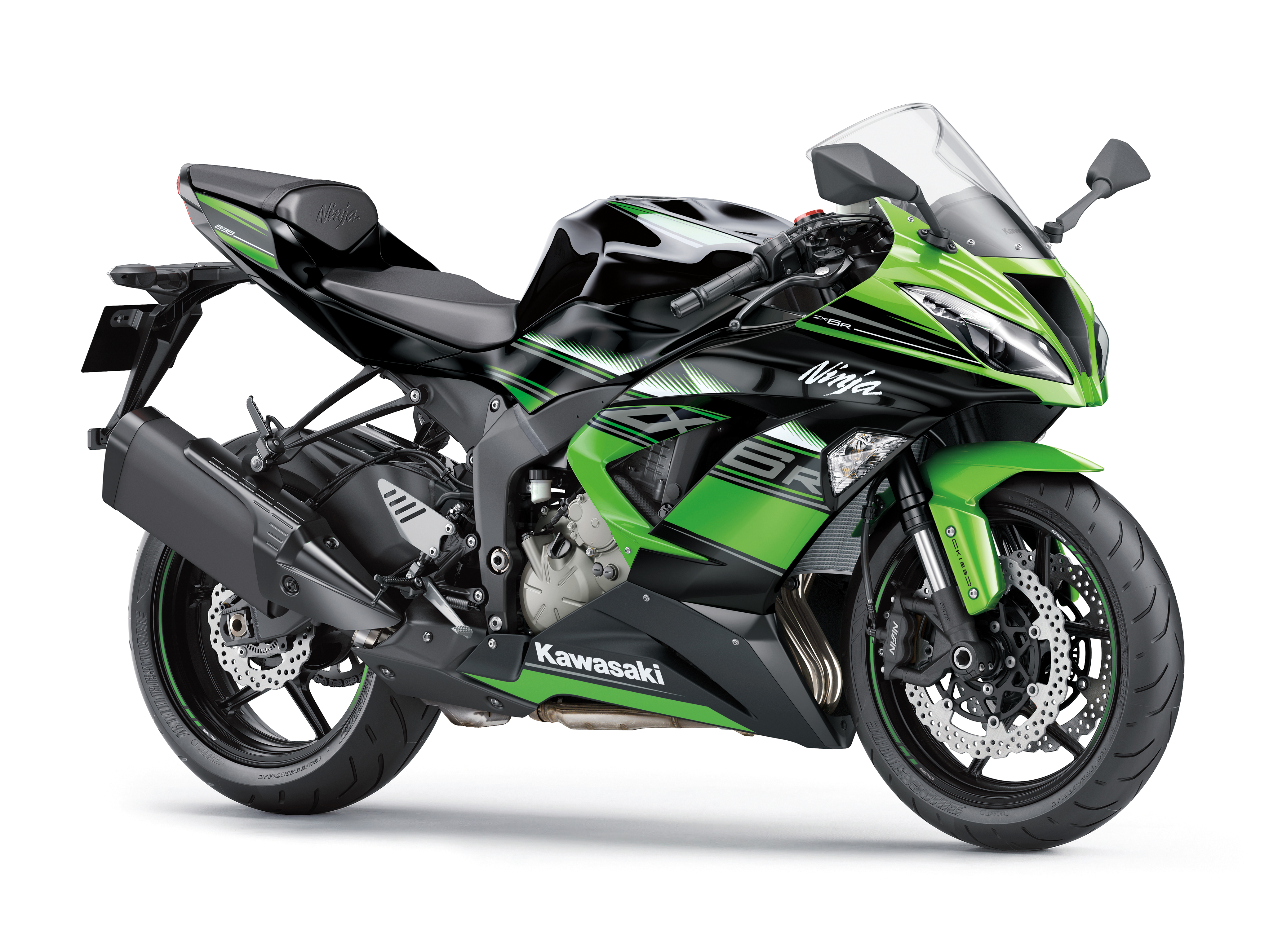 На белом фоне мотоцикл Kawasaki Ninja ZX 6R