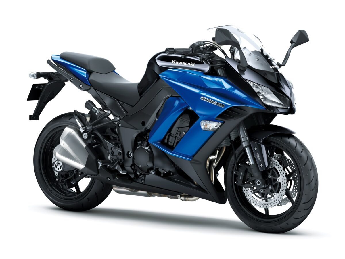 На белом фоне синий мотоцикл Kawasaki Ninja 1000sx