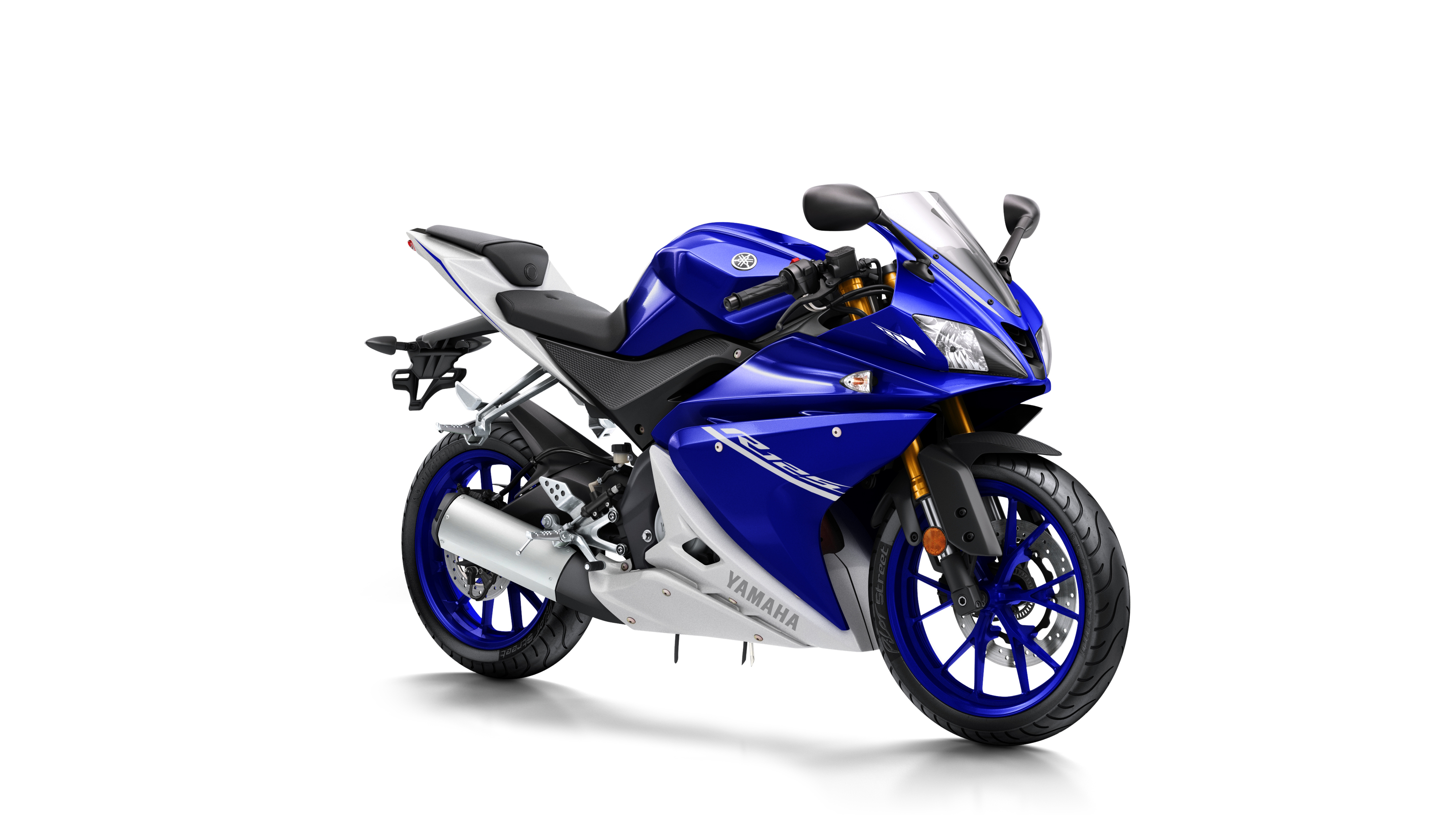 На белом фоне синий мотоцикл Yamaha YZF R125,