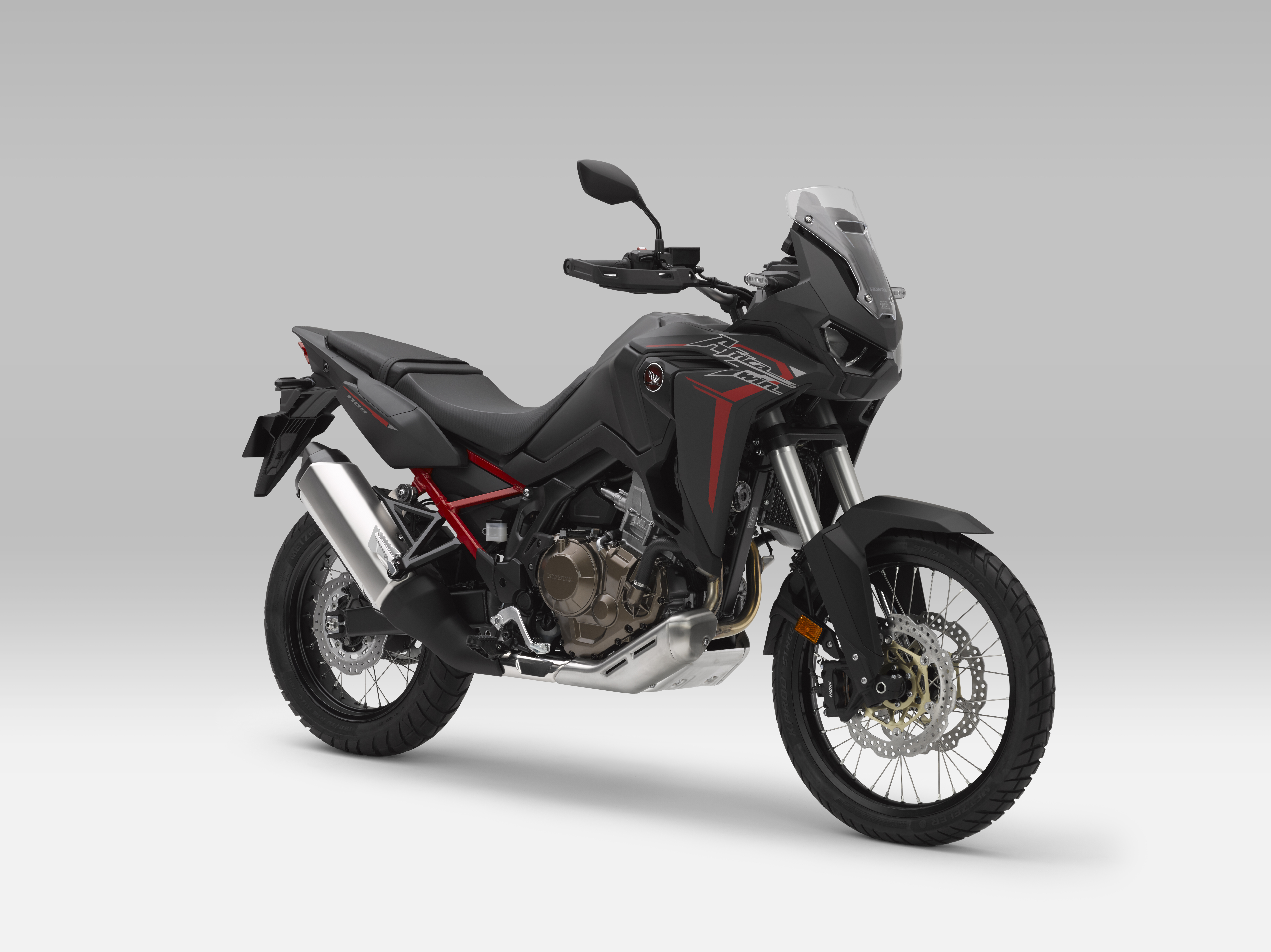 На сером фоне черный мотоцикл Honda CRF1100L Africa Twin, 2021 года
