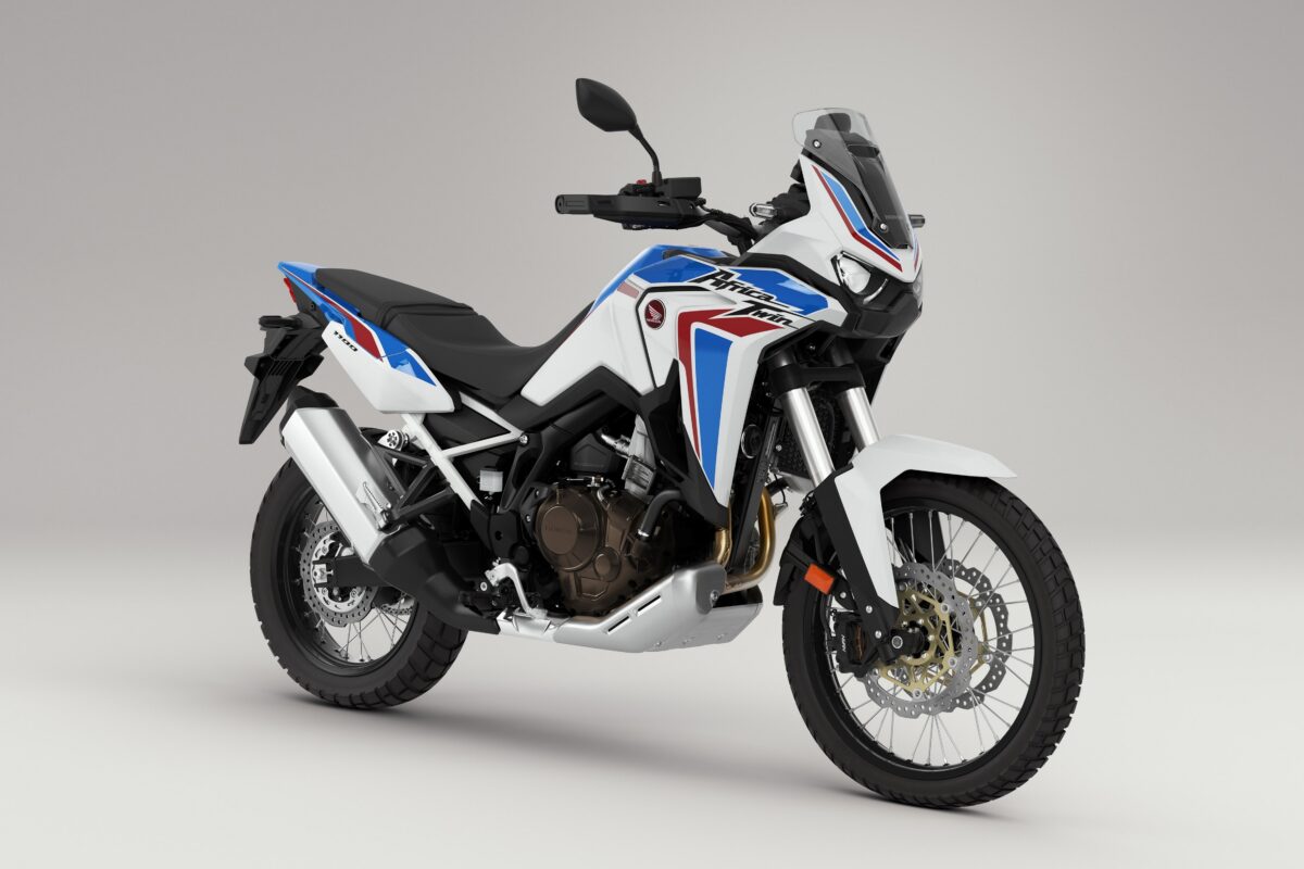 На сером фоне мотоцикл Honda CRF 1000 D AFRICA TWIN, 2020 года