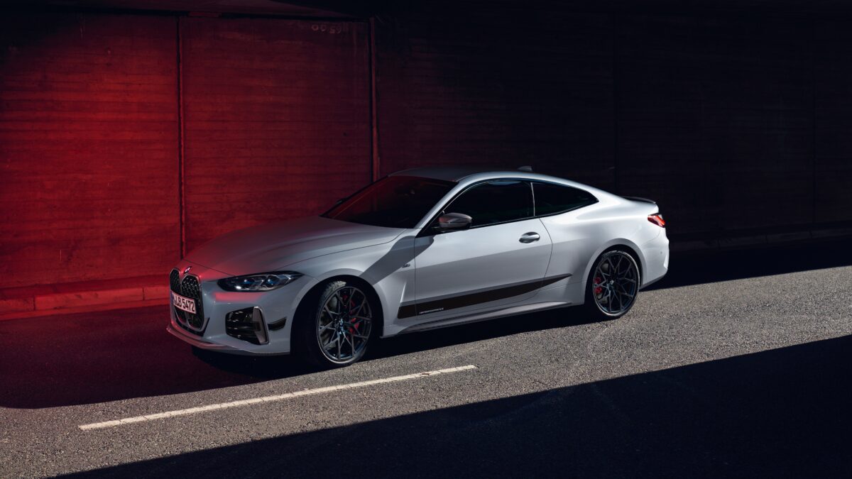 Серебристый BMW M4