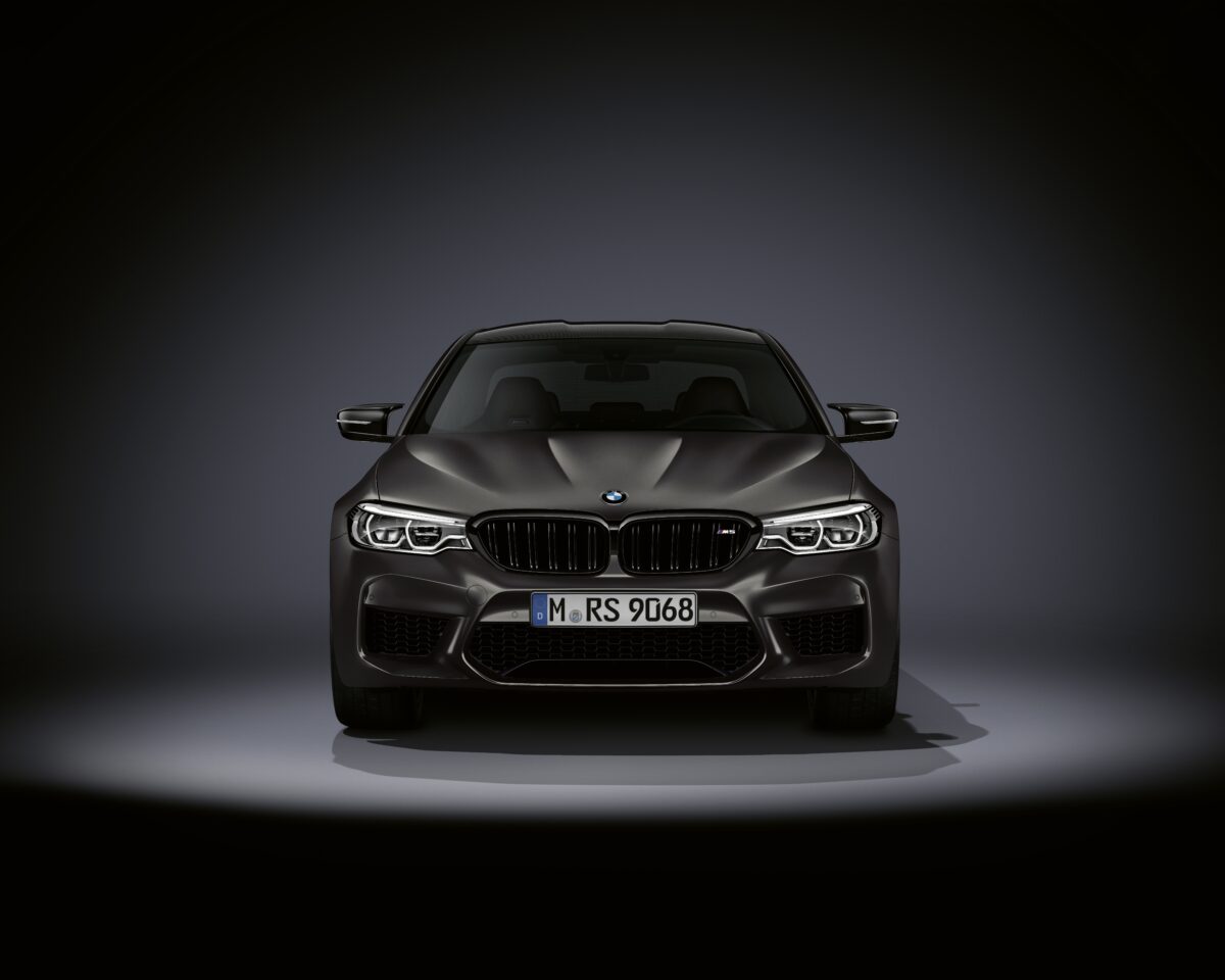 Серебристый BMW M5