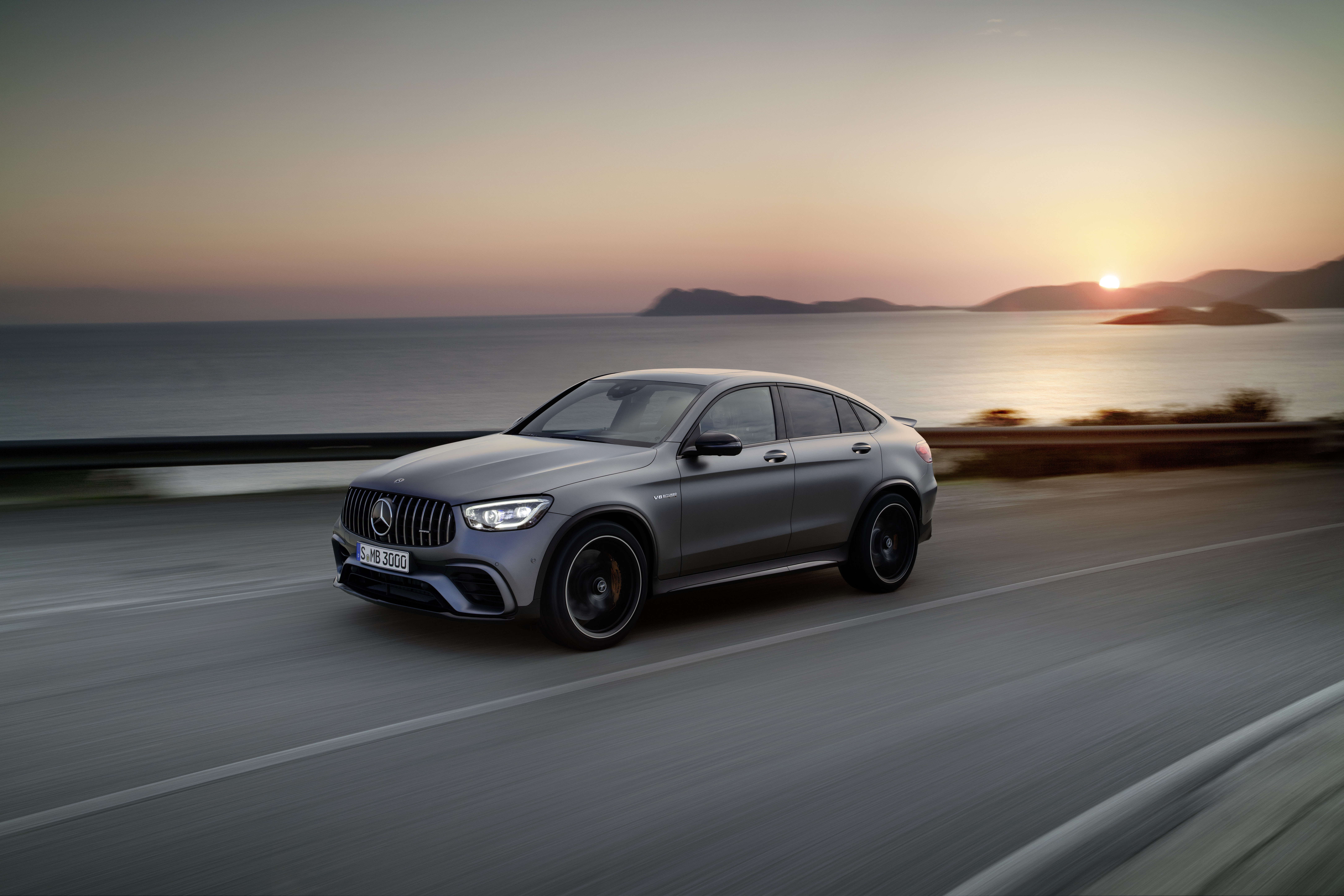 Серебристый Mercedes AMG GLC 63 S Mercedes Benz 2