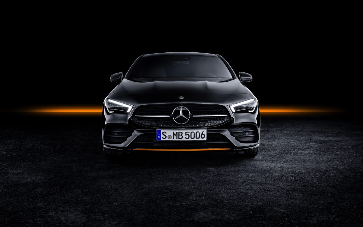 Серебристый Mercedes Benz CLA Class