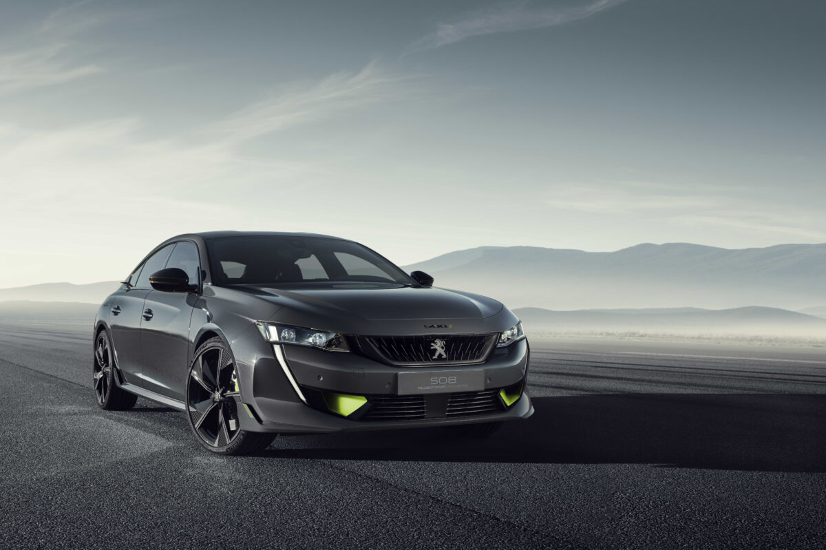 Серебристый Peugeot 508