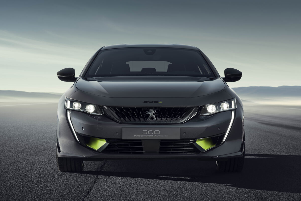 Серебристый Peugeot 508 4