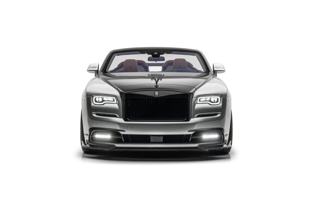 Серебристый Rolls Royce Dawn