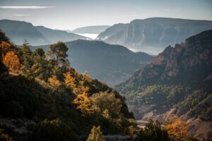 Широкая панорама гор до самого горизонта