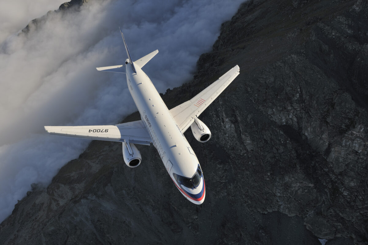 Sukhoi SuperJet в полёте