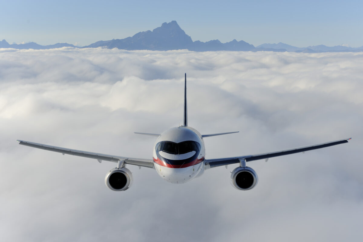 Sukhoi SuperJet в полёте 2