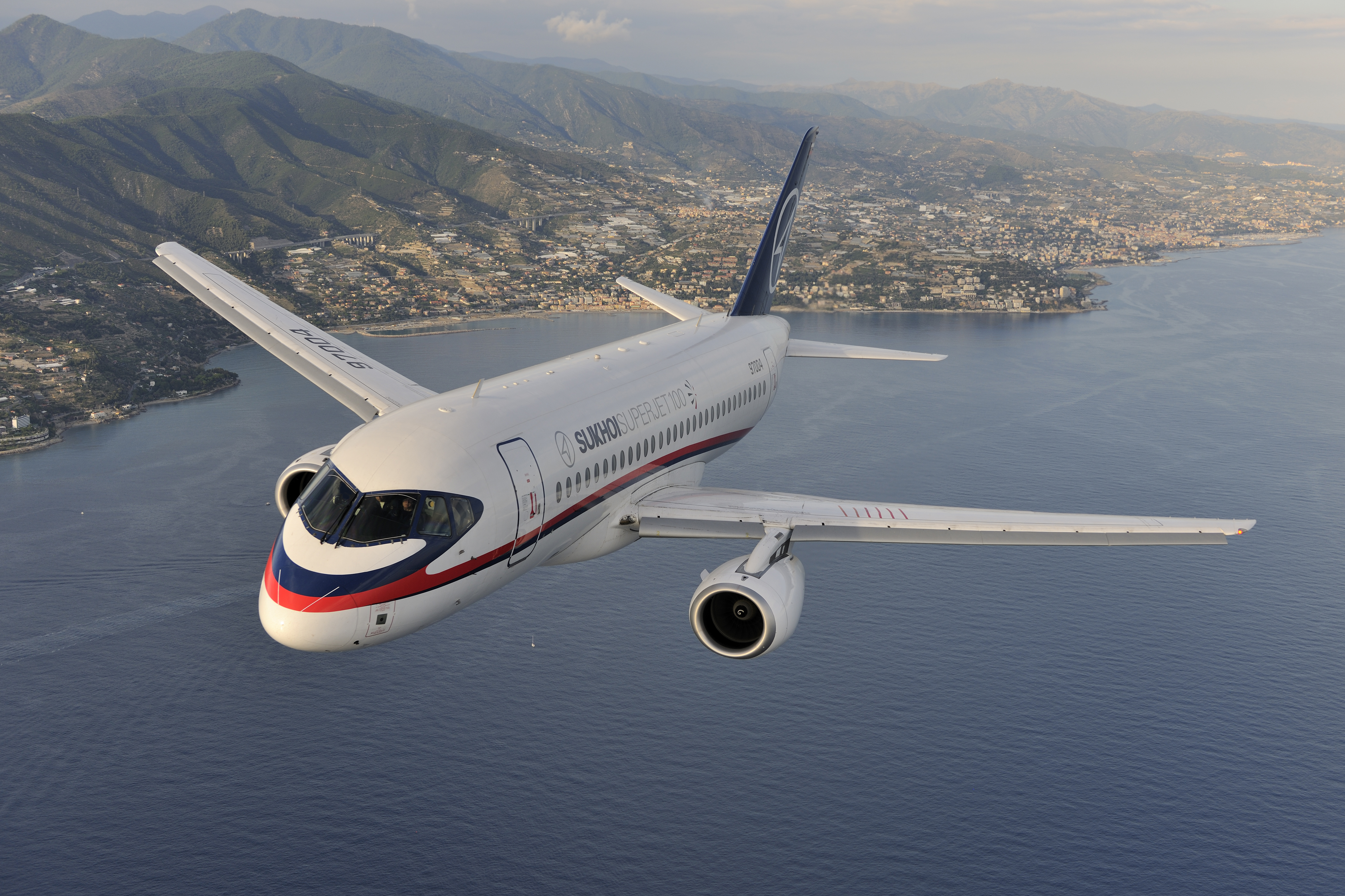 Sukhoi SuperJet в полёте 3