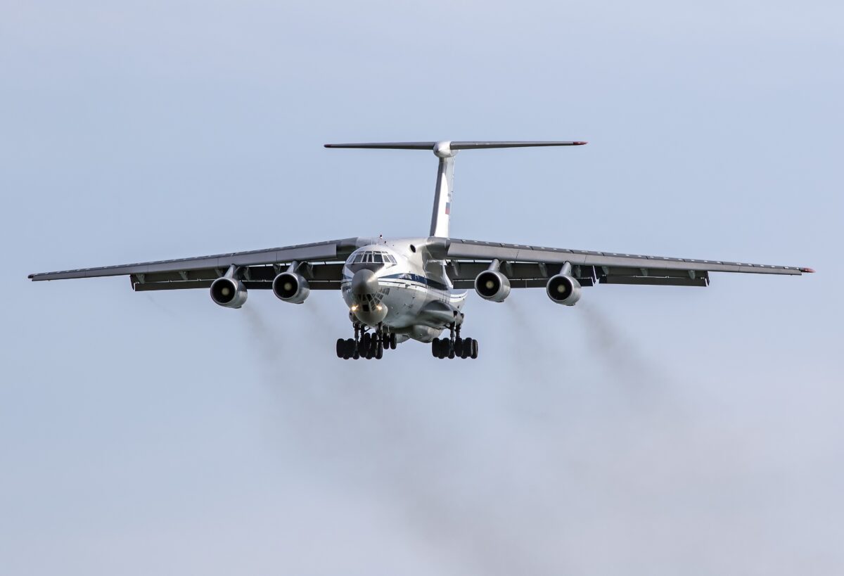 Военный самолёт транспортный самолёт