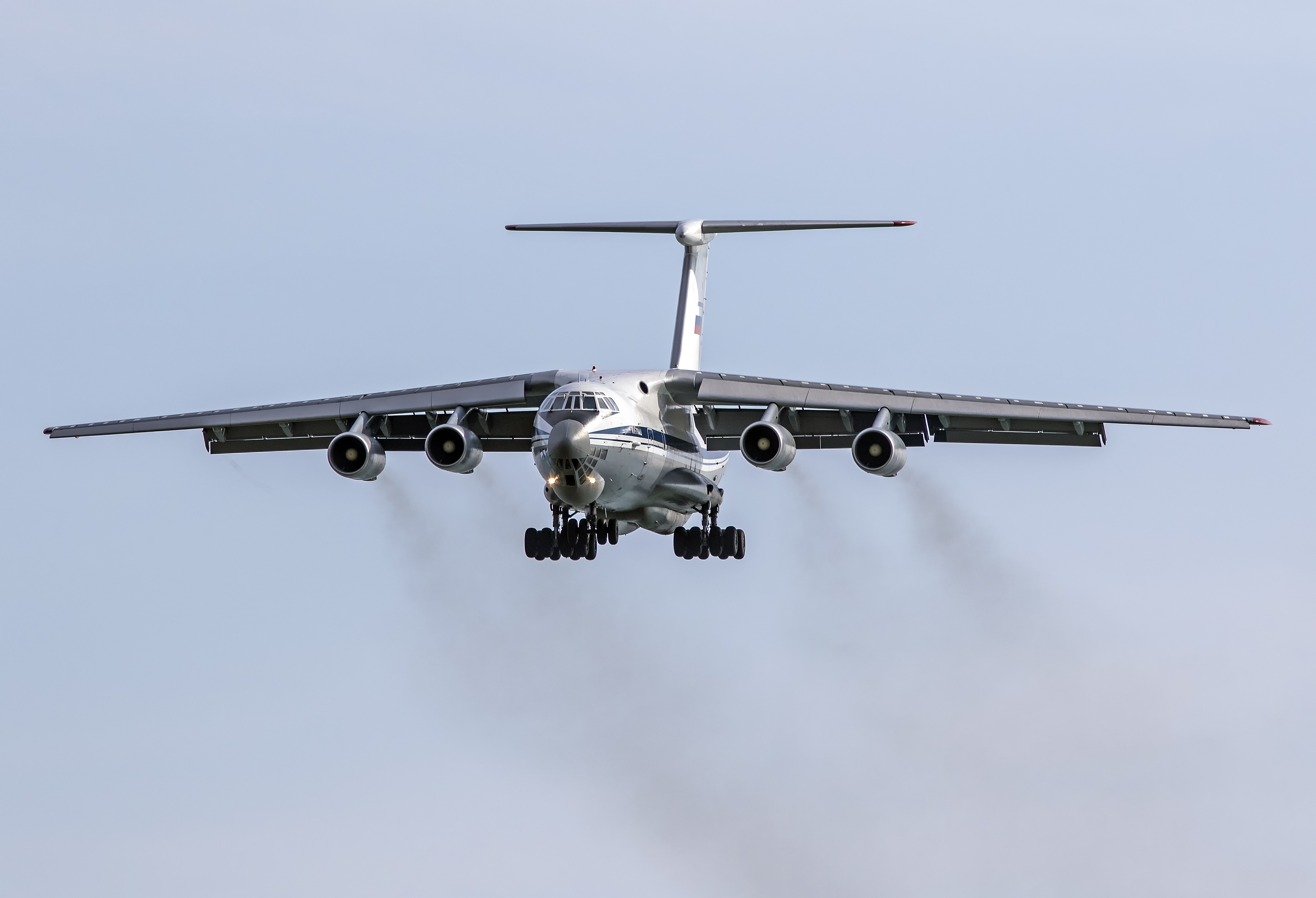 Военный самолёт транспортный самолёт